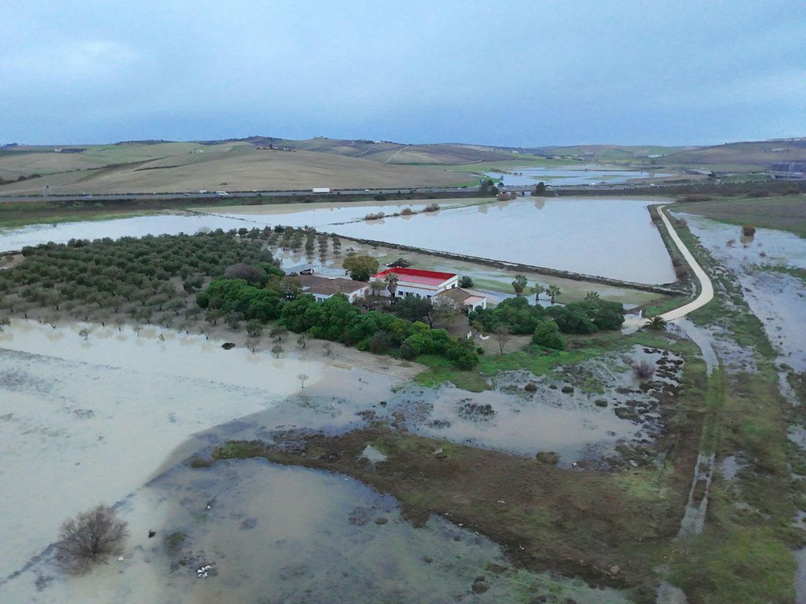 Lluvias frente a Luz Shopping, en Jerez. Lluvias frente a Luz Shopping, en Jerez.