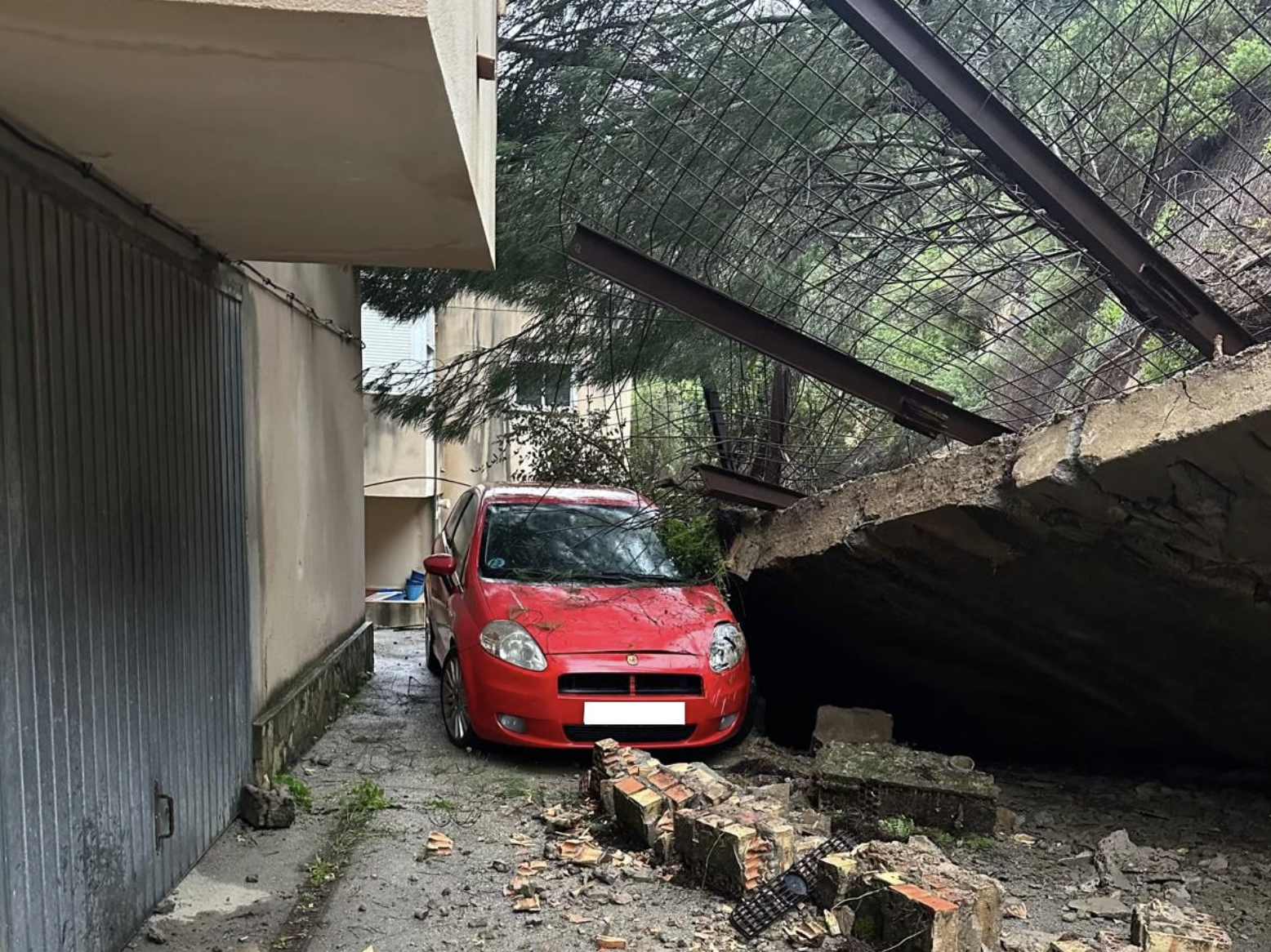 Daños en la urbanización Olivar del Santo en Alcalá de los Gazules. Daños en la urbanización Olivar del Santo en Alcalá de los Gazules.