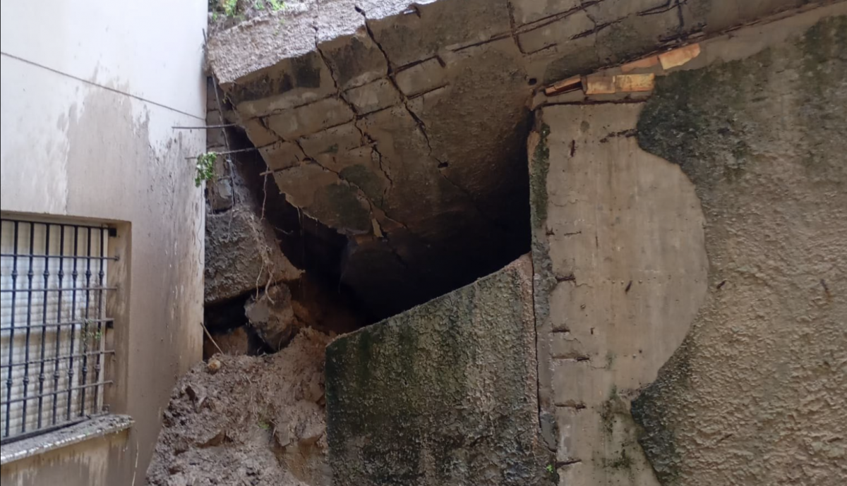 Estado del muro caído en Alcalá de los Gazules.