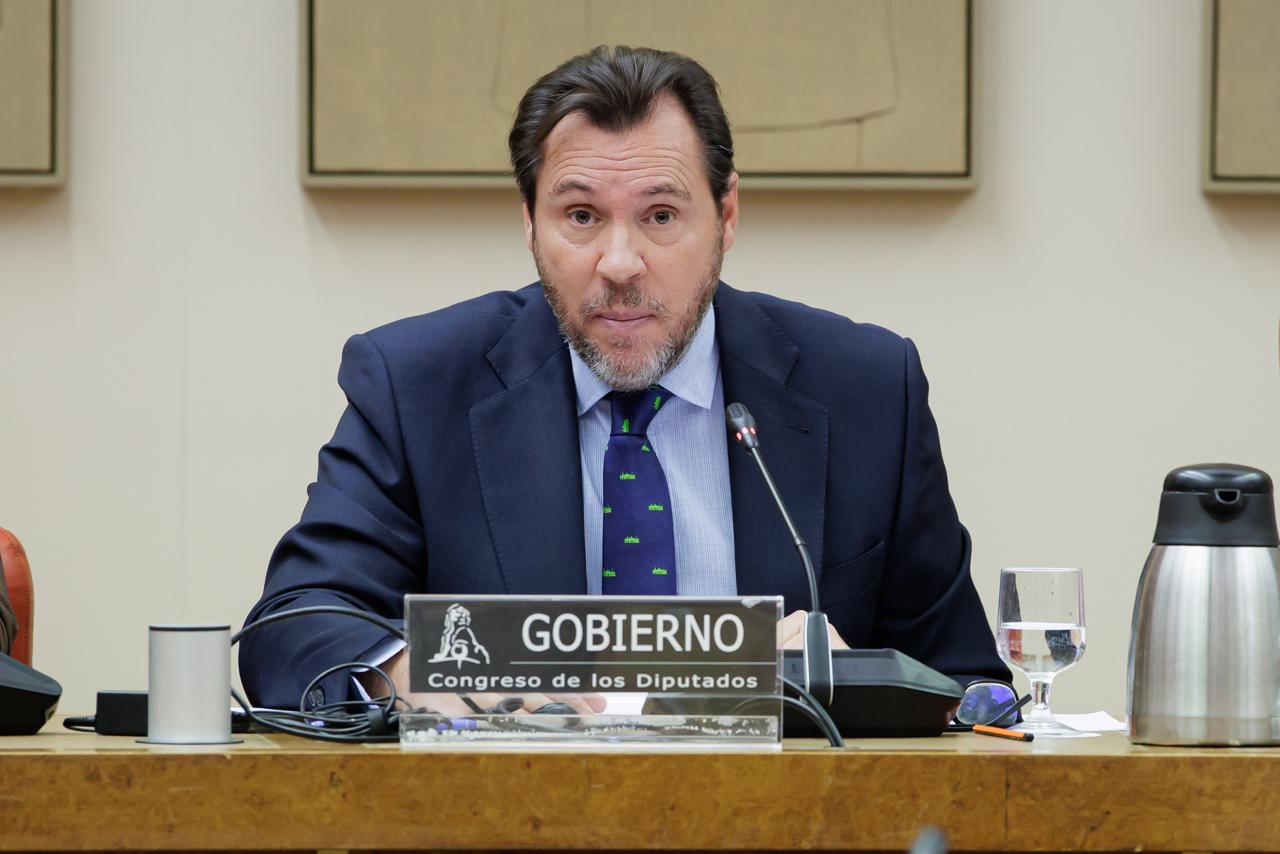 El ministro de Transportes, Óscar Puente, informa sobre el estado de los trenes.