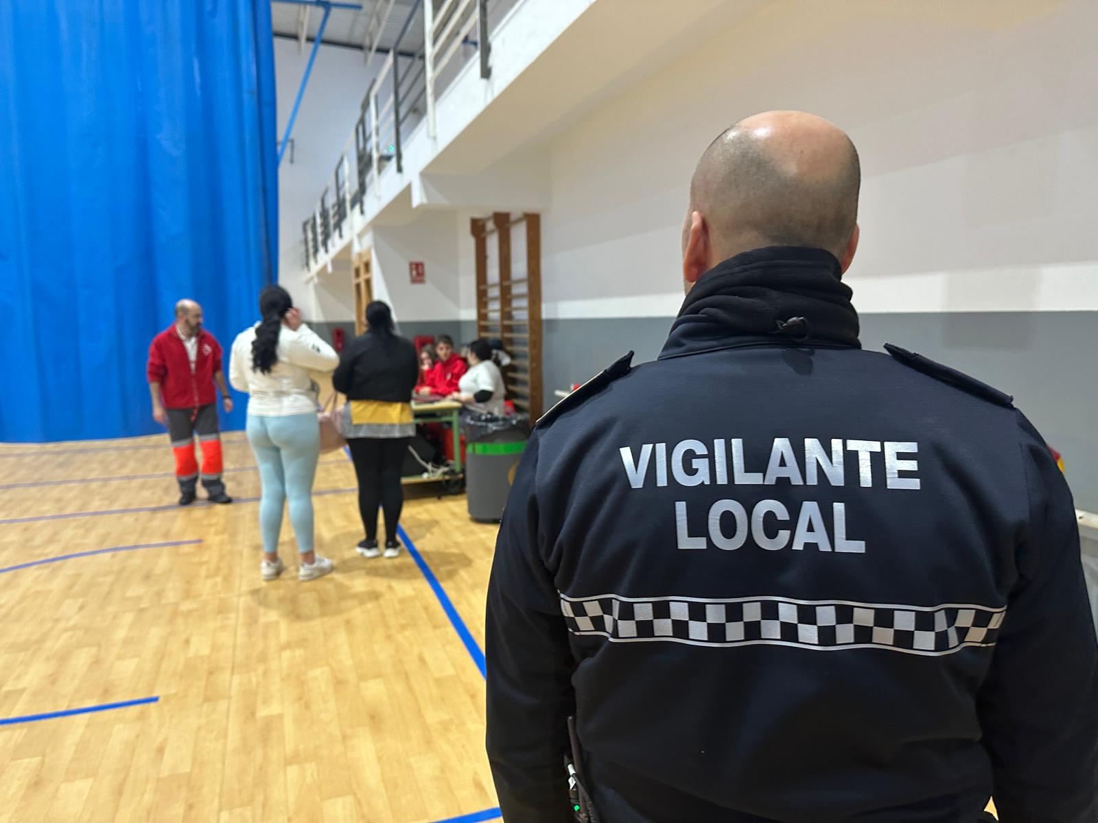 Pabellón municipal con realojados, esta pasada madrugada, en San Roque.