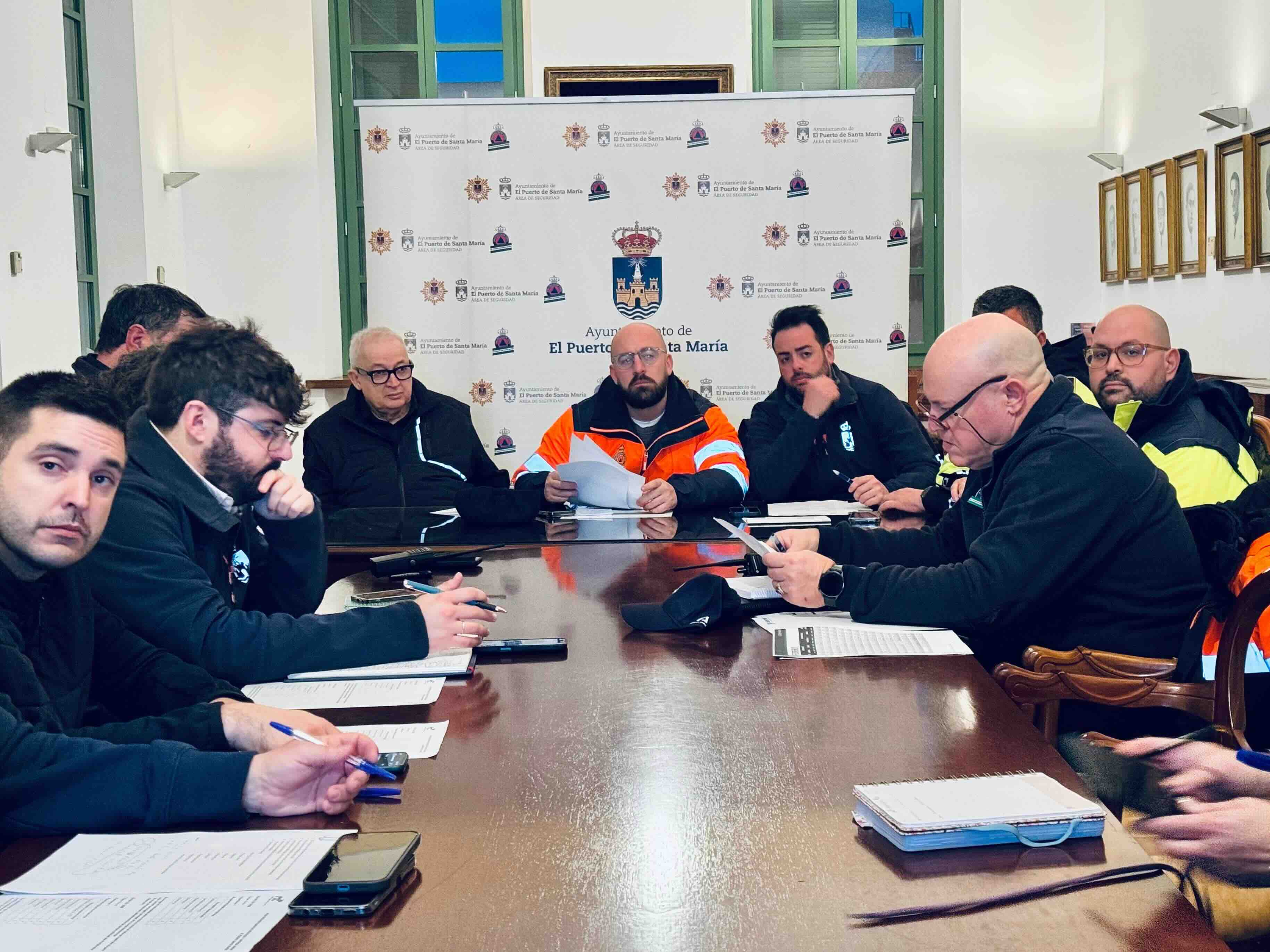 Germán Beardo, alcalde de El Puerto, junto al CECOP.