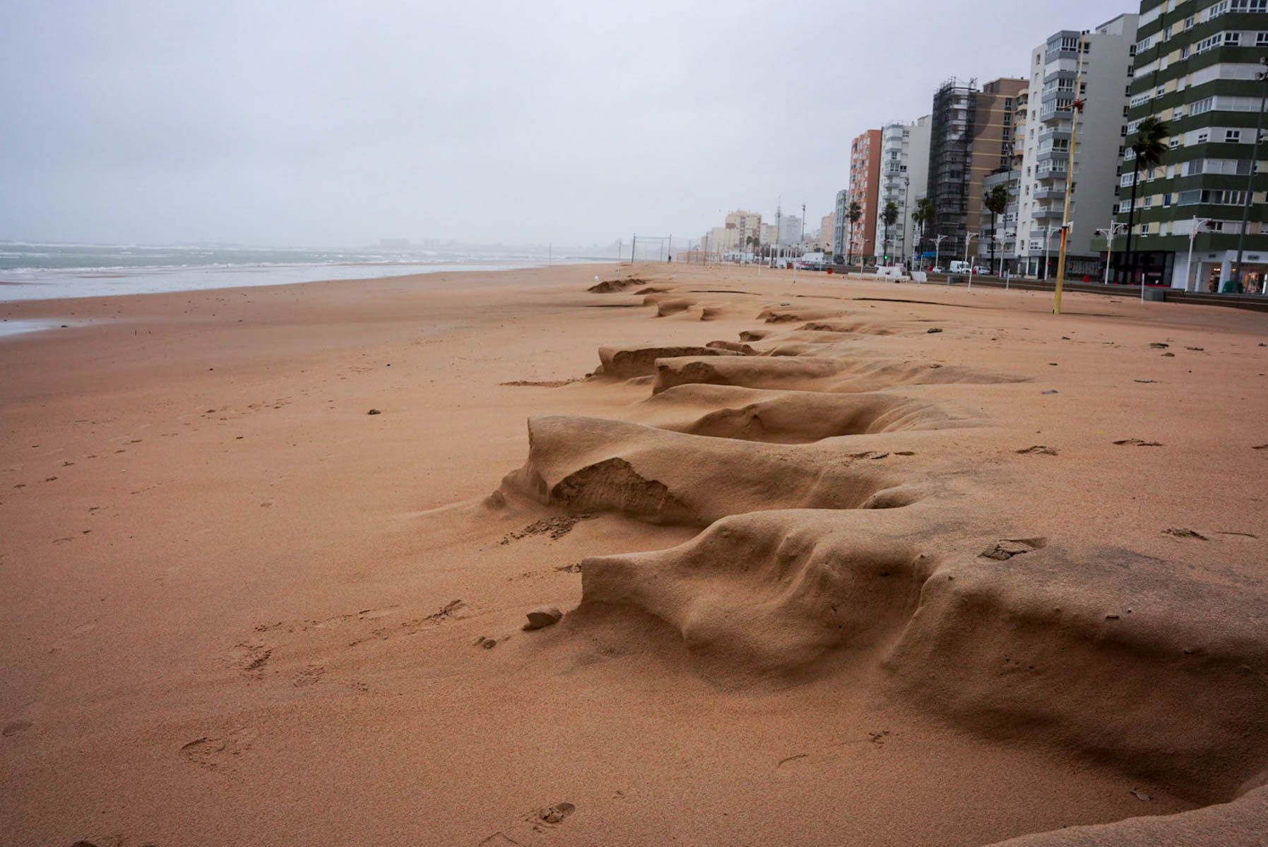 La playa de la Victoria de Cádiz, en una imagen reciente.