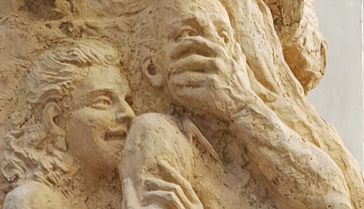 8 Monumento a la afición del Cádiz, detalle vista lateral derecha, abajo