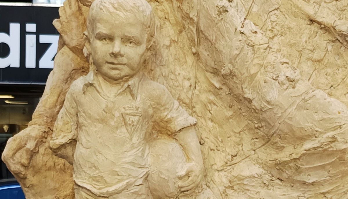 9 Monumento a la afición, detralle vista frontal, abajo  