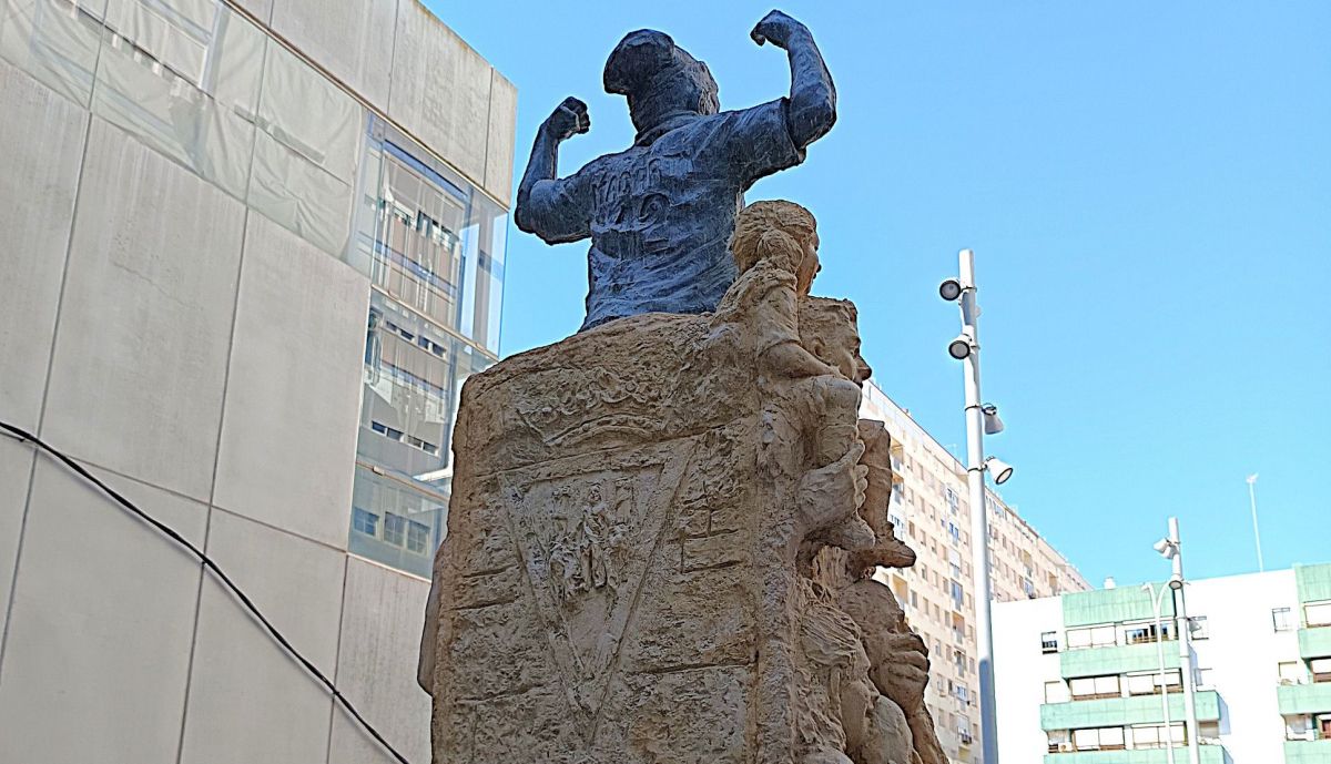 Monumento a la afición, vista posterior