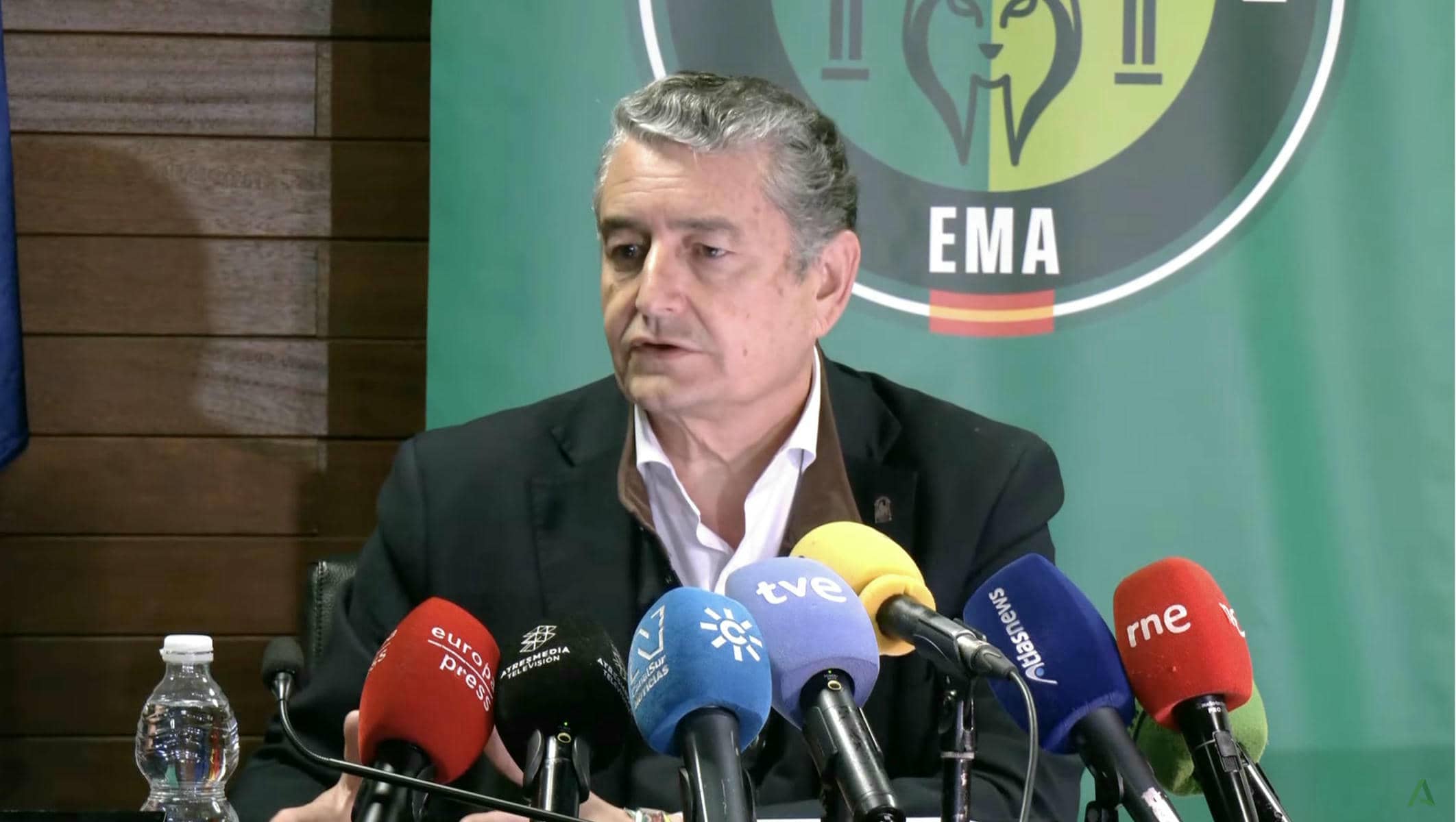 El consejero de Presidencia, Sanidad y Emergencias de la Junta de Andalucía, Antonio Sanz, hablando de las clases en Andalucía este jueves.