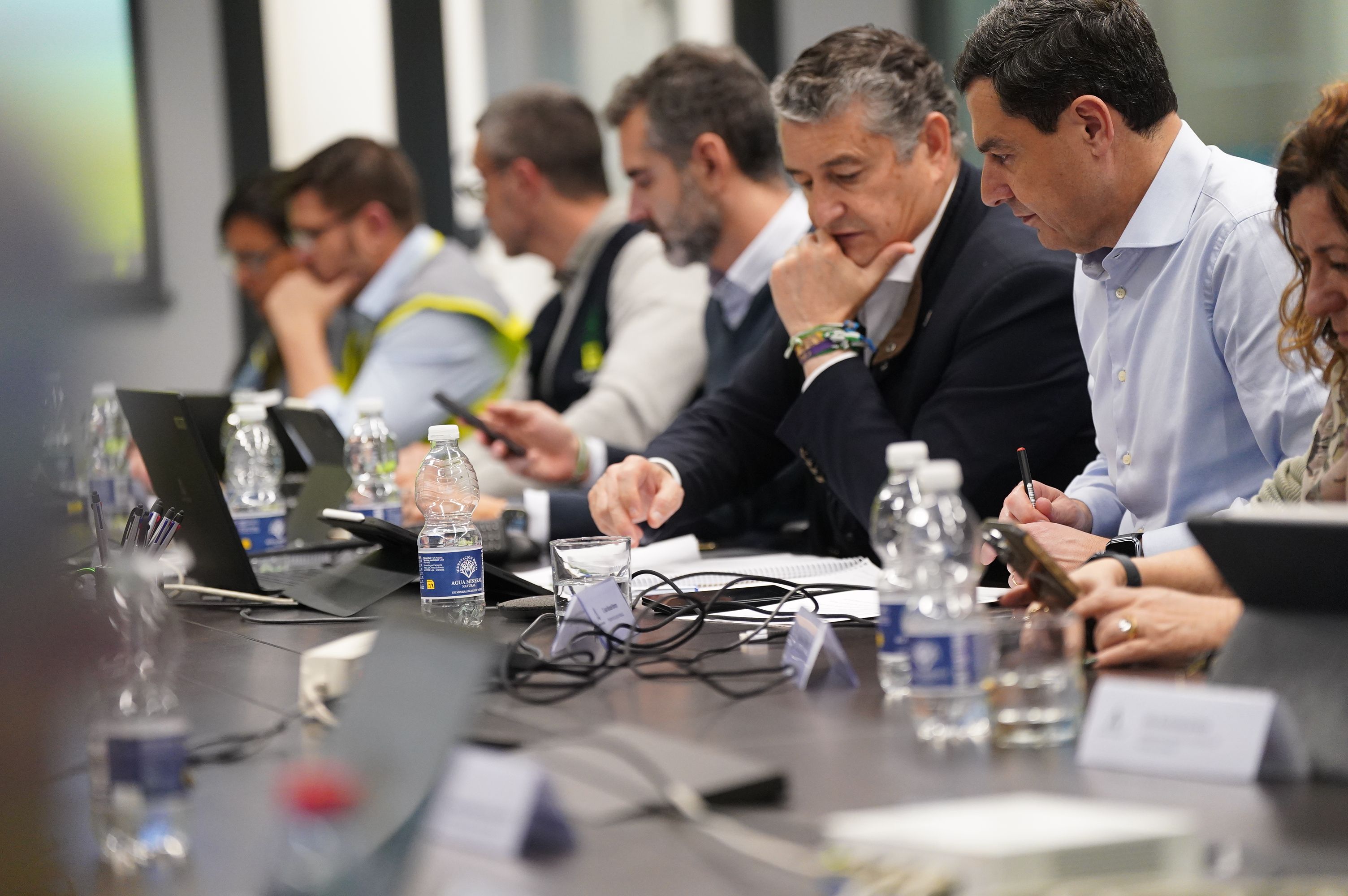 El Comité de Emergencias que presidió Juanma Moreno junto a Sanz.