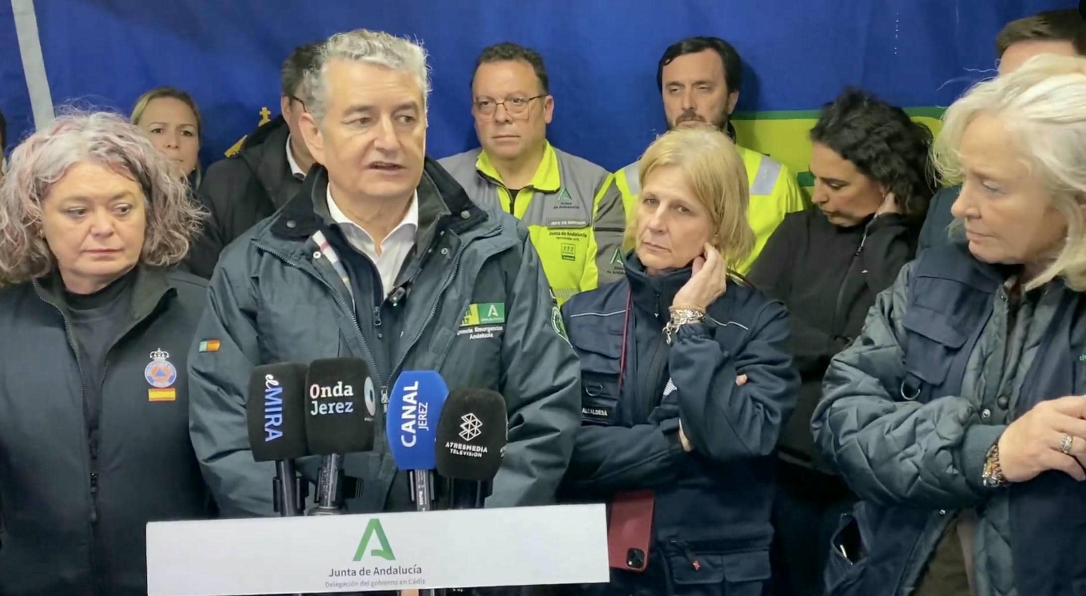 El consejero Antonio Sanz, la alcaldesa María José García-Pelayo, y la subdelegada del Gobierno Blanca Flores, entre otras autoridades.