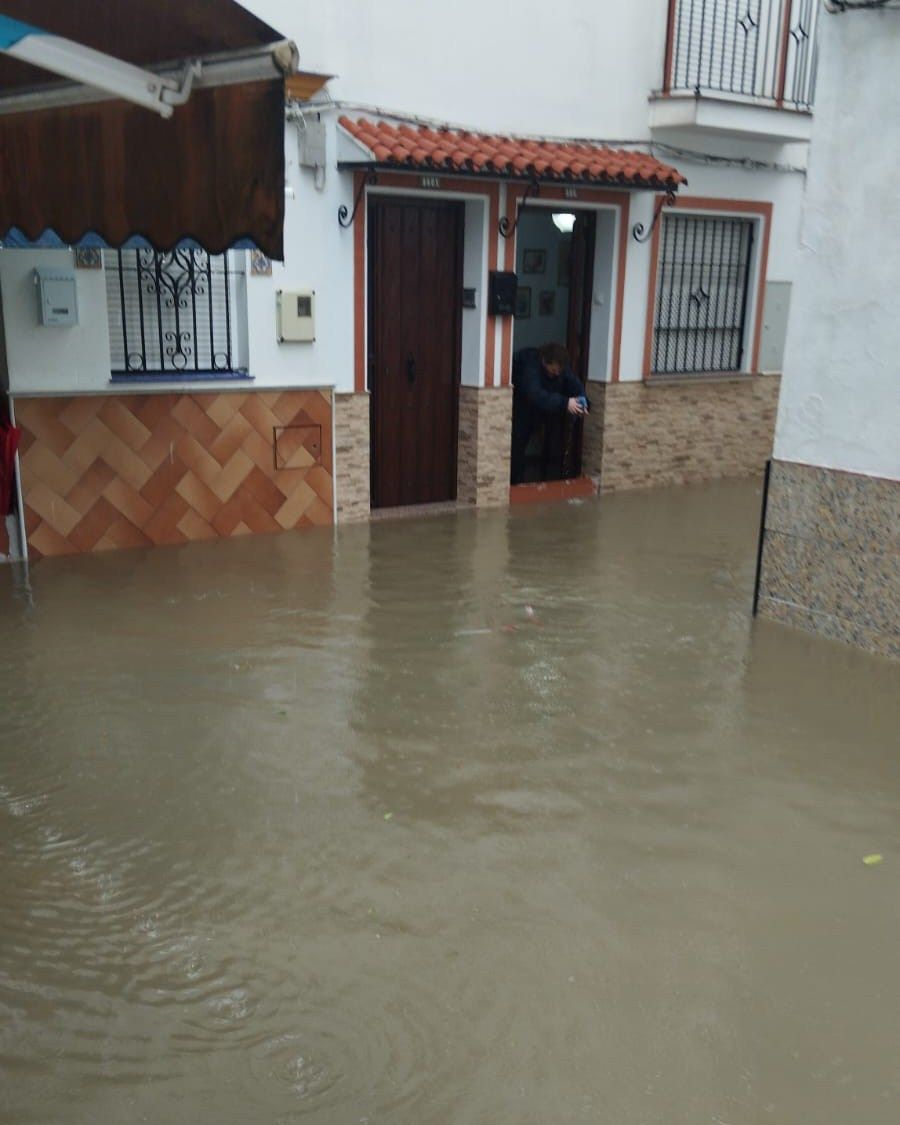 Viviendas anegadas en Ubrique.
