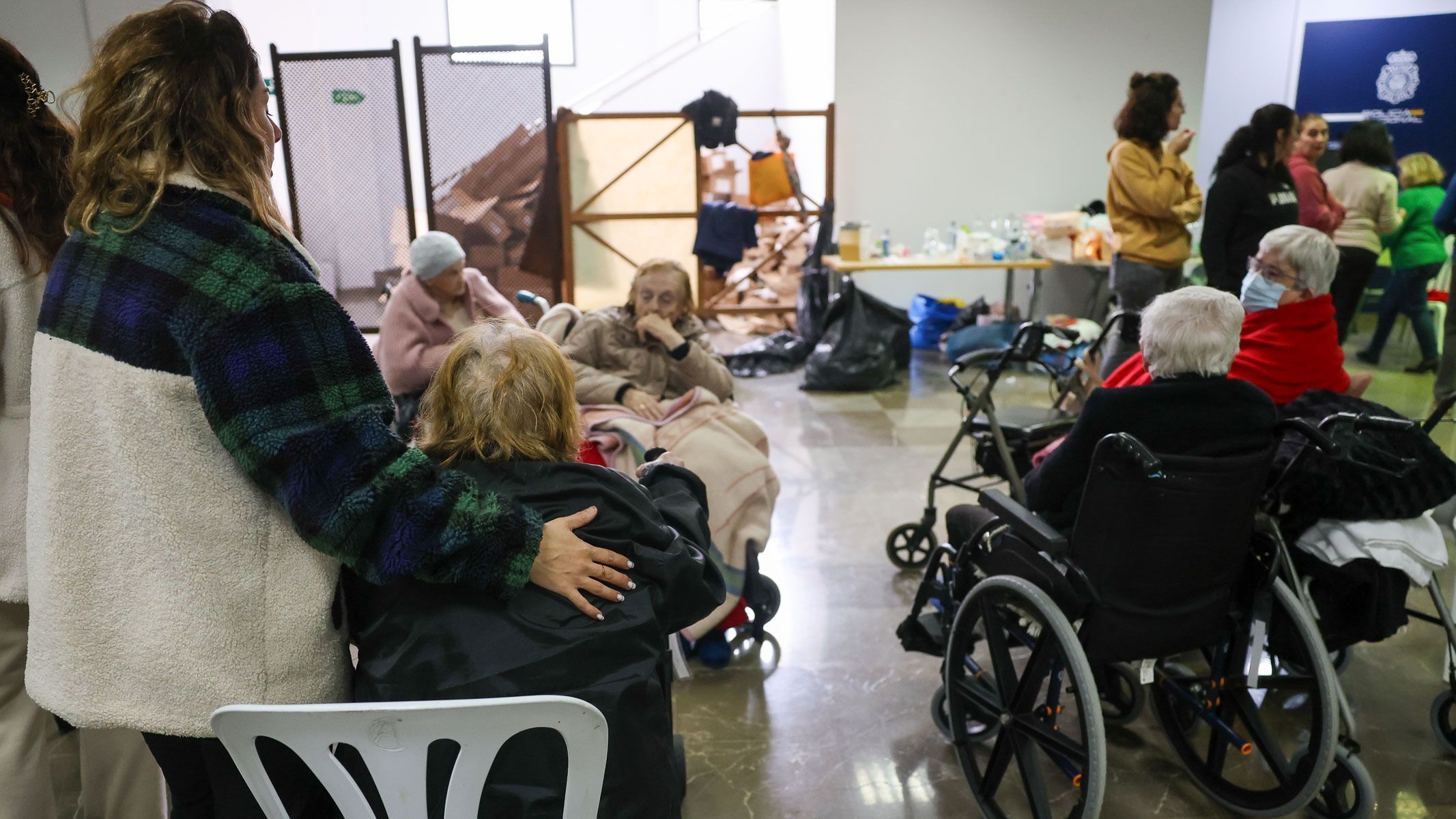 Algunas de las personas mayores que han sido desalojadas.