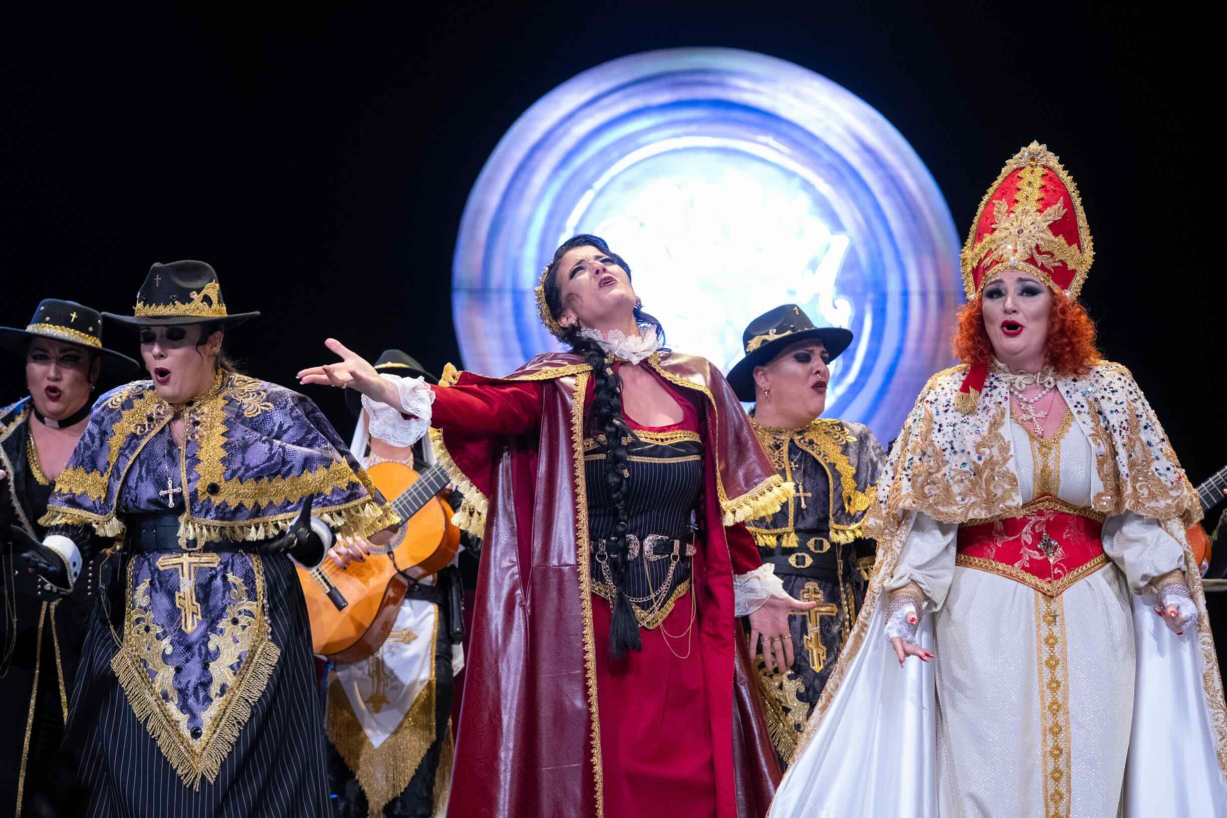 Un momento de la actuación de la comparsa 'La camorra' en cuartos de final del COAC 2026.