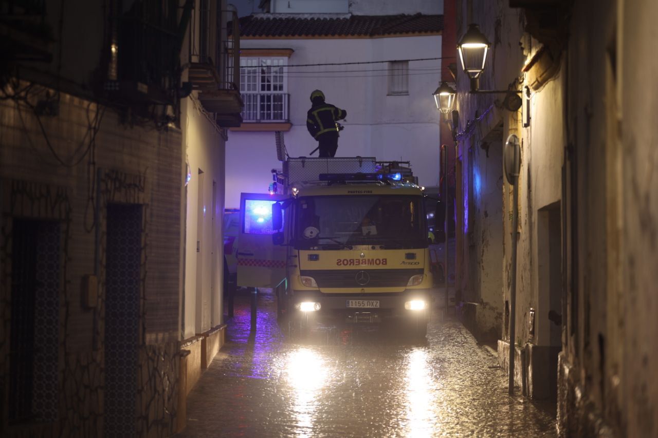 El camión de bomberos, al poco de su llegada.
