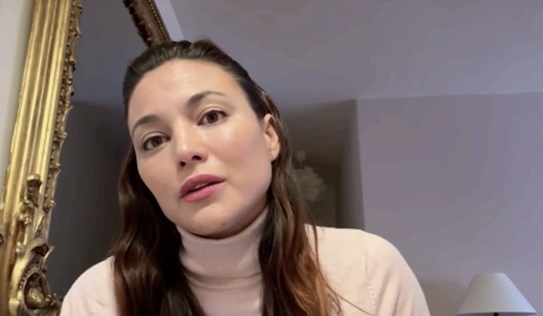 Elisa Mouliaá, tras retirar la denuncia a Errejón, en Telecinco. Elisa Mouliaá, tras retirar la denuncia a Errejón, en Telecinco.