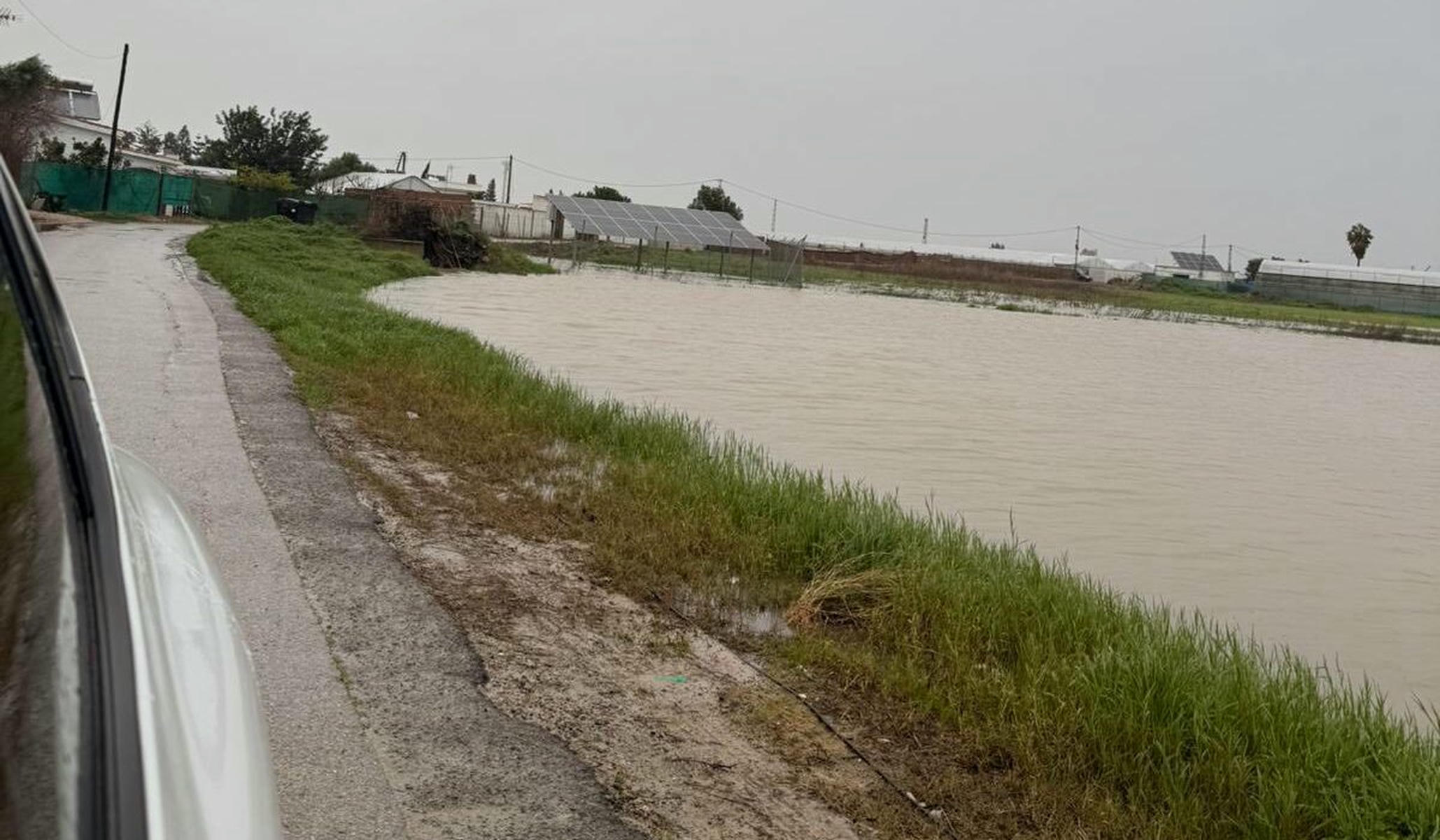 Campo anegado por agua en Chipiona