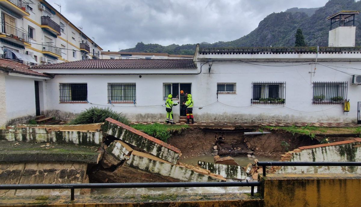 muro contención guarderia la esperanza ubrique