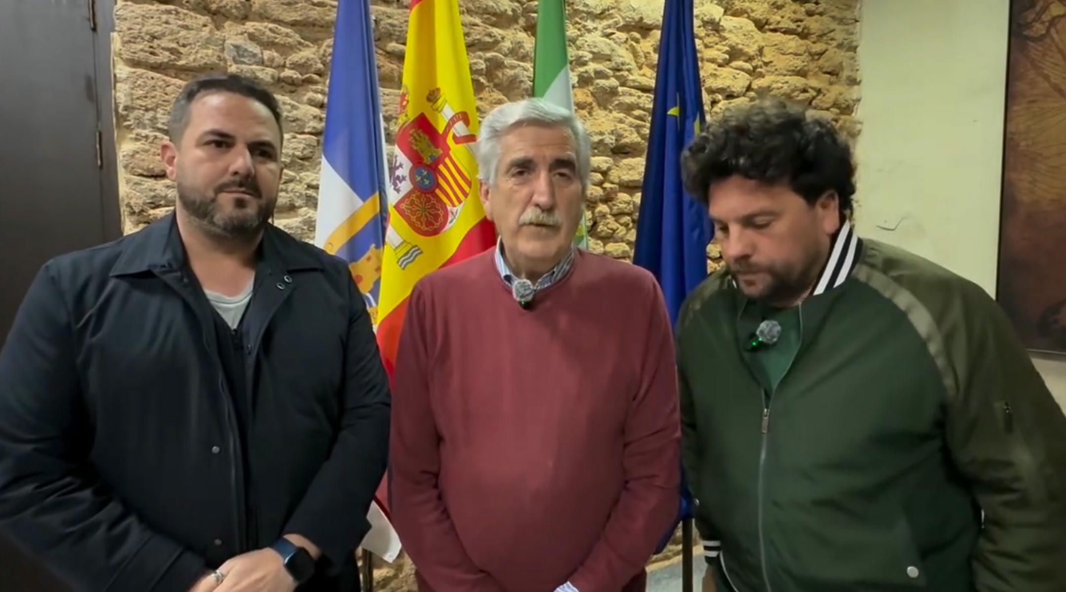 Un momento del anuncio de la suspensión del pregón de Chipiona.