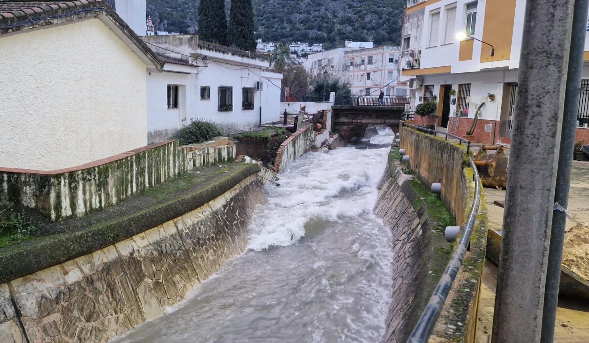 Situación del rio esta mañana en su parte alta en Ubrique
