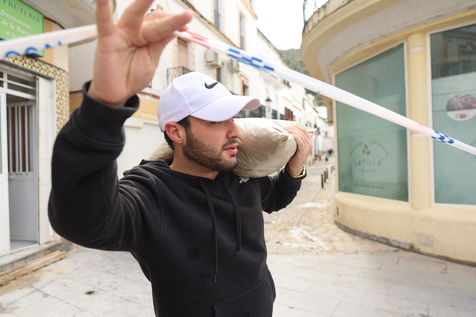 Ubrique, El río sigue controlado y se mantiene la alerta 
