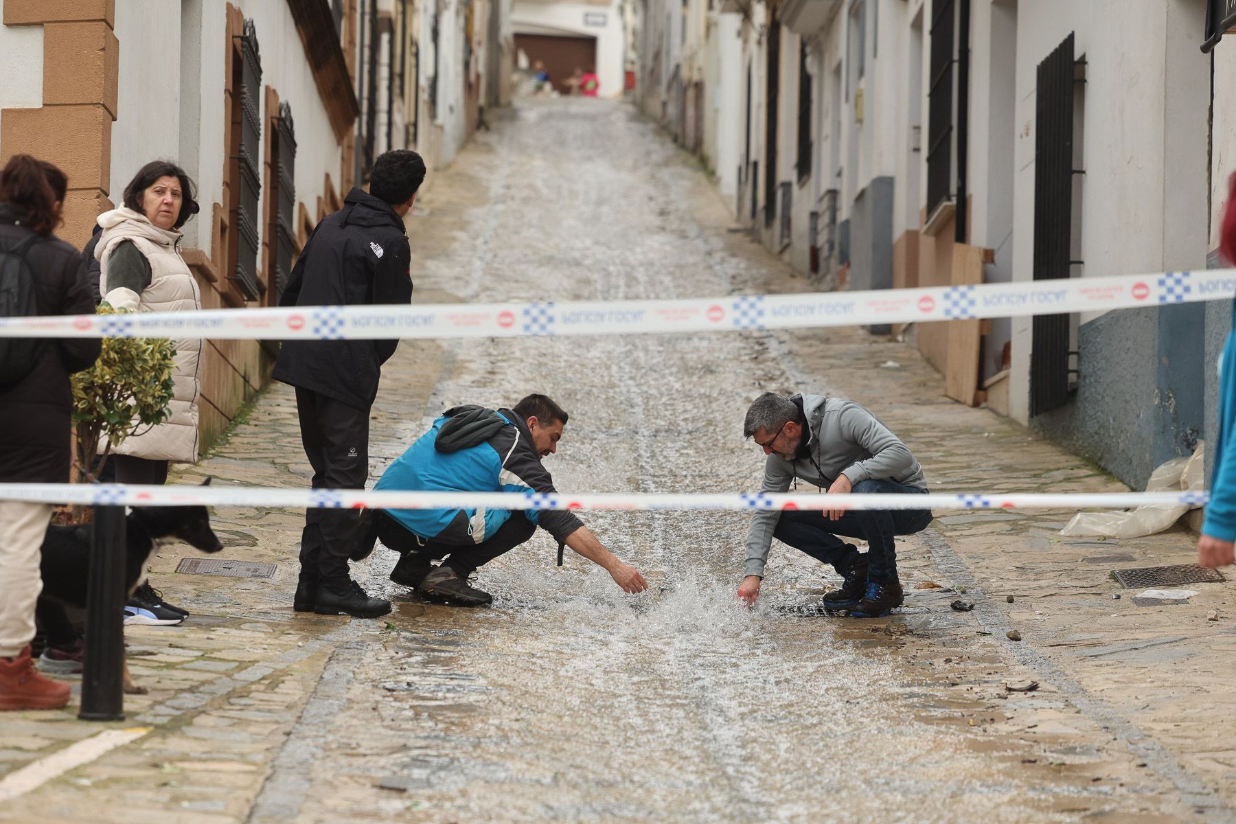 Ubrique, El río sigue controlado y se mantiene la alerta 