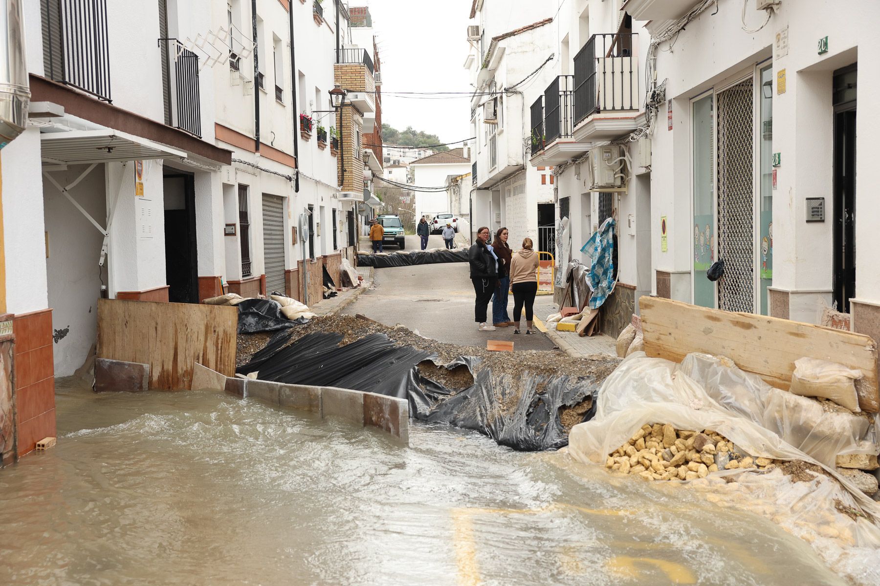 Ubrique, El río sigue controlado y se mantiene la alerta 