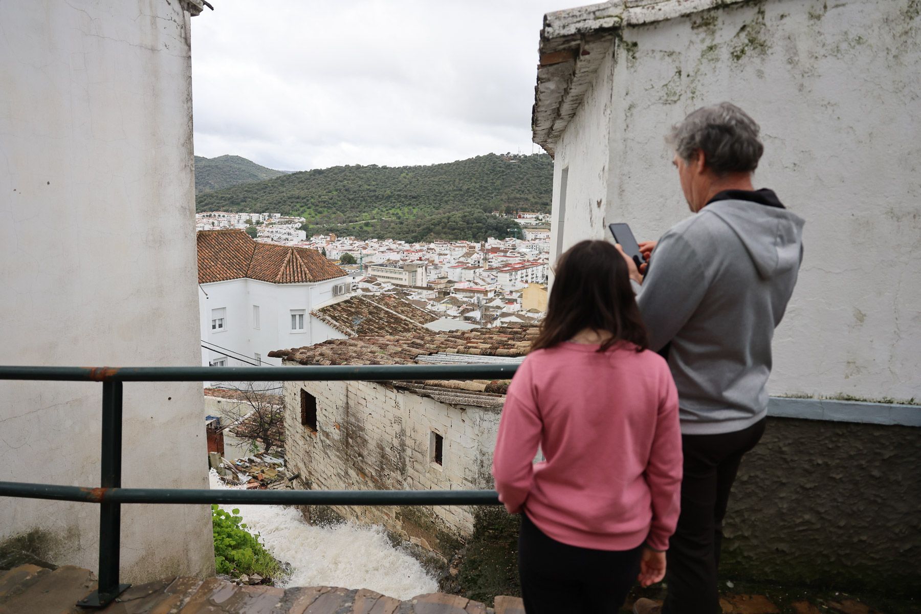 Ubrique, El río sigue controlado y se mantiene la alerta 