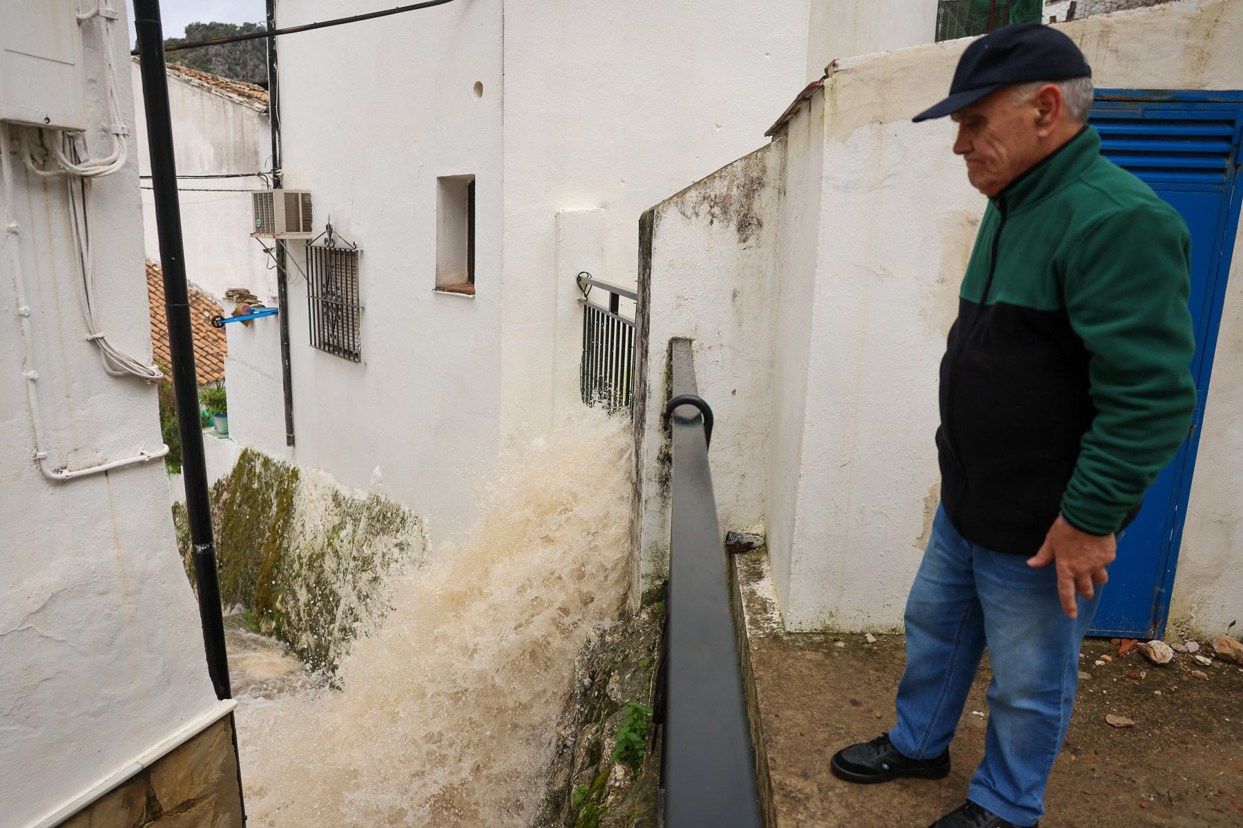 Ubrique, El río sigue controlado y se mantiene la alerta 