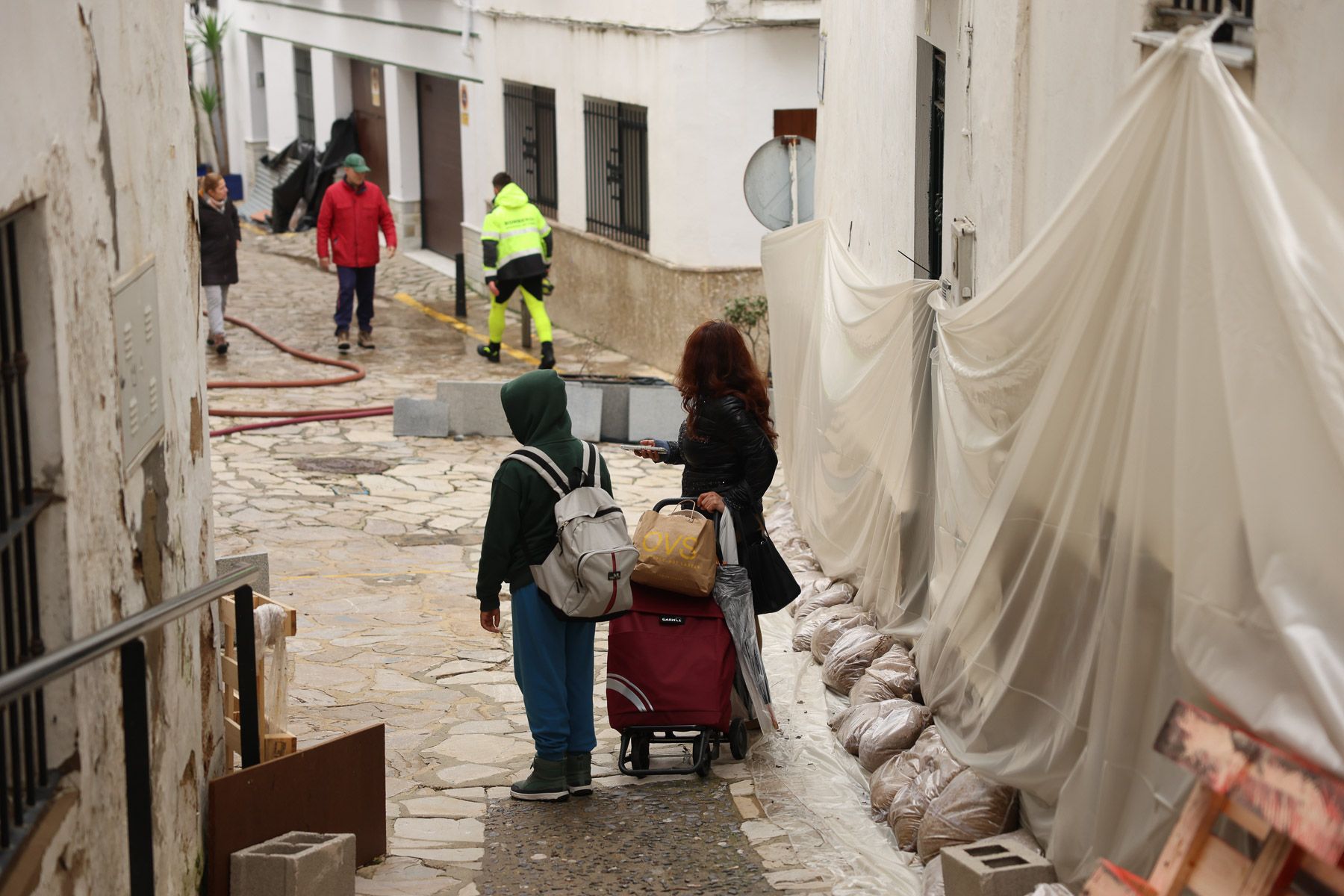 Ubrique, El río sigue controlado y se mantiene la alerta 