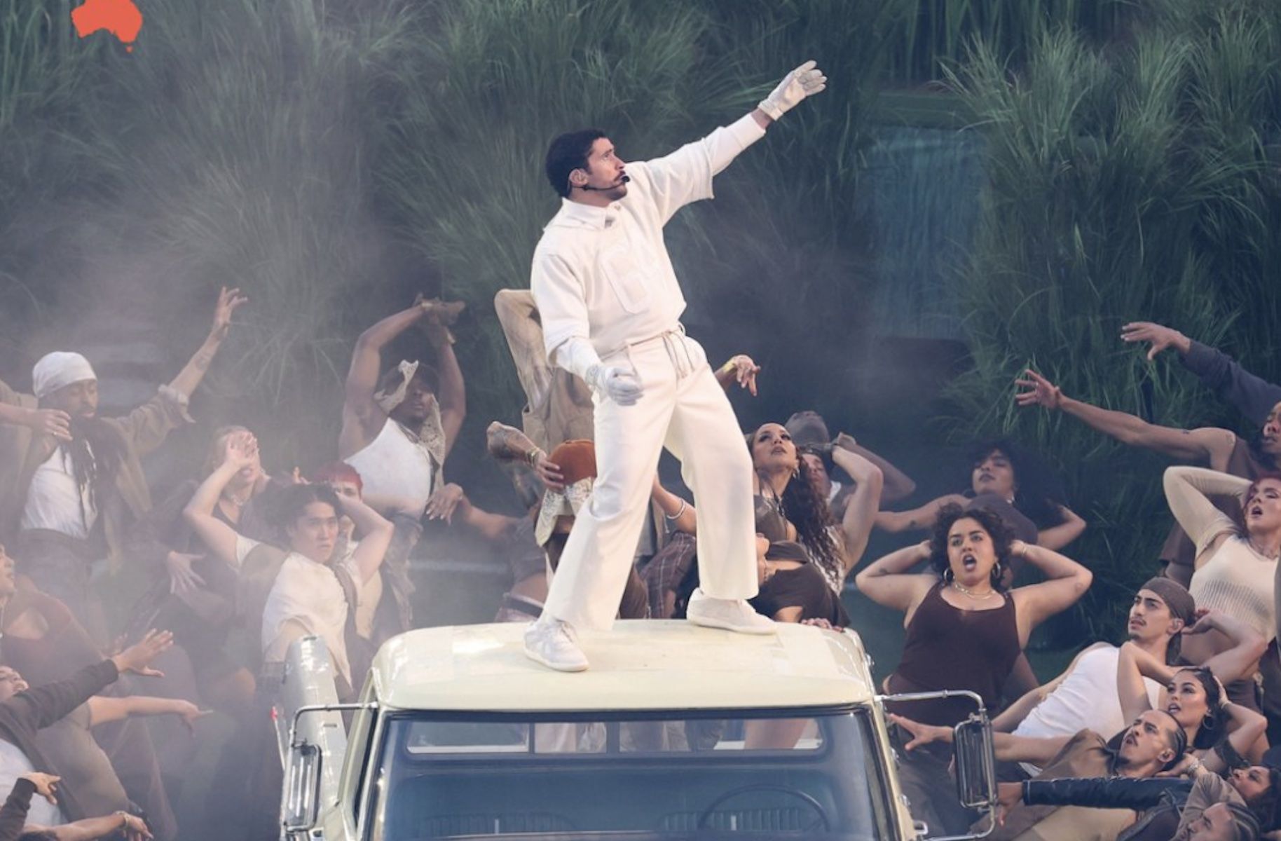 Bad Bunny hace historia en la Super Bowl y elige a Zara para elaborar su conjunto.