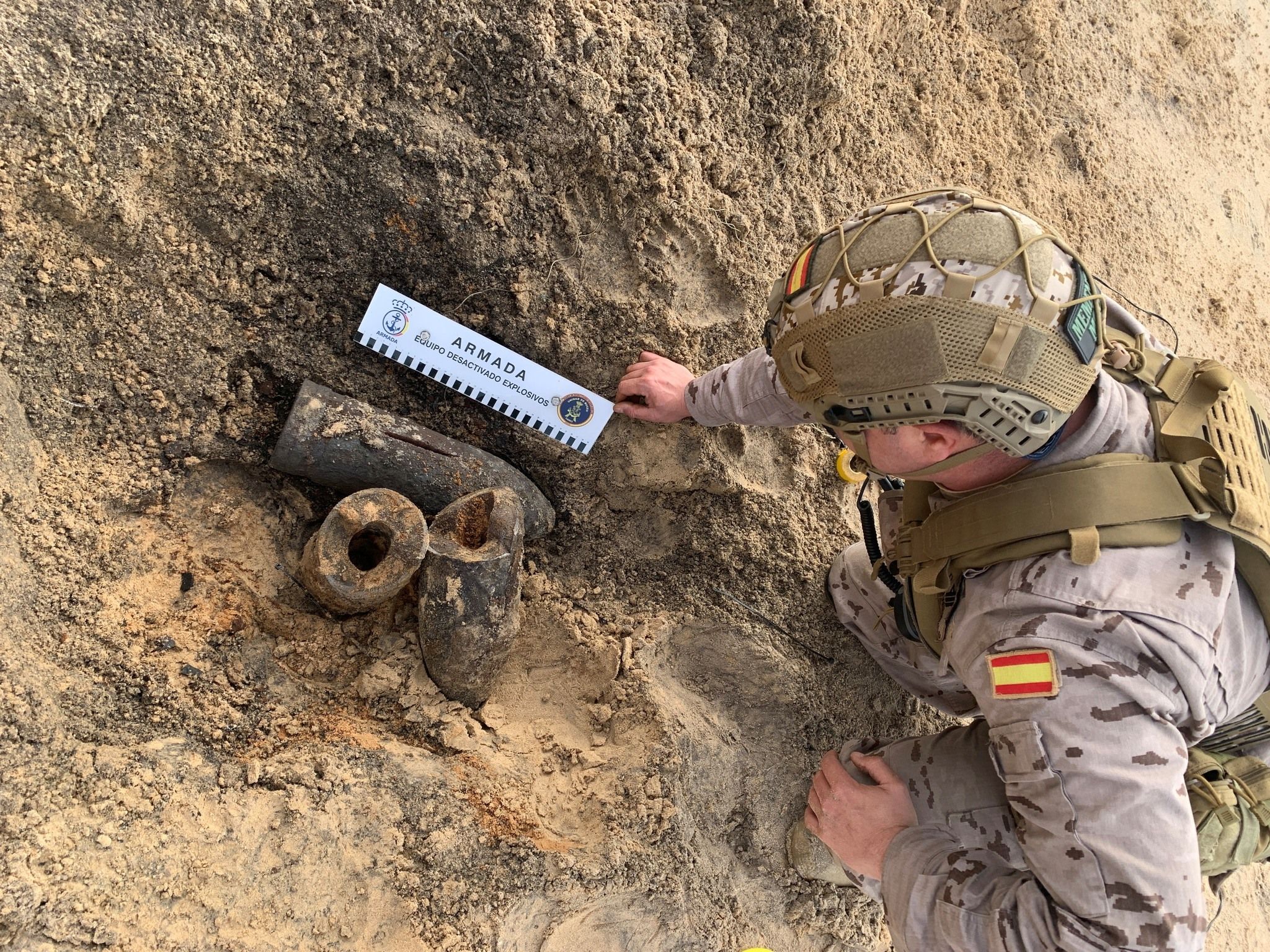 Proyectiles neutralizados por la Armada en la playa de Camposoto de San Fernando.
