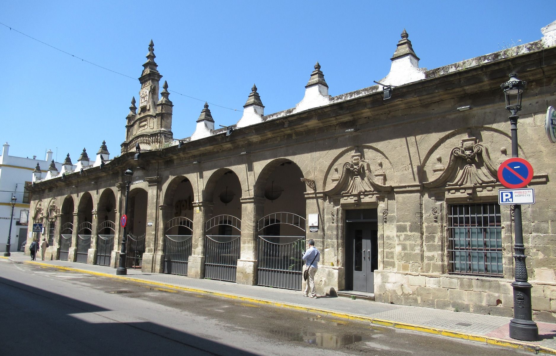 Edificio de El Resbaladero, la antigua lonja de El Puerto.