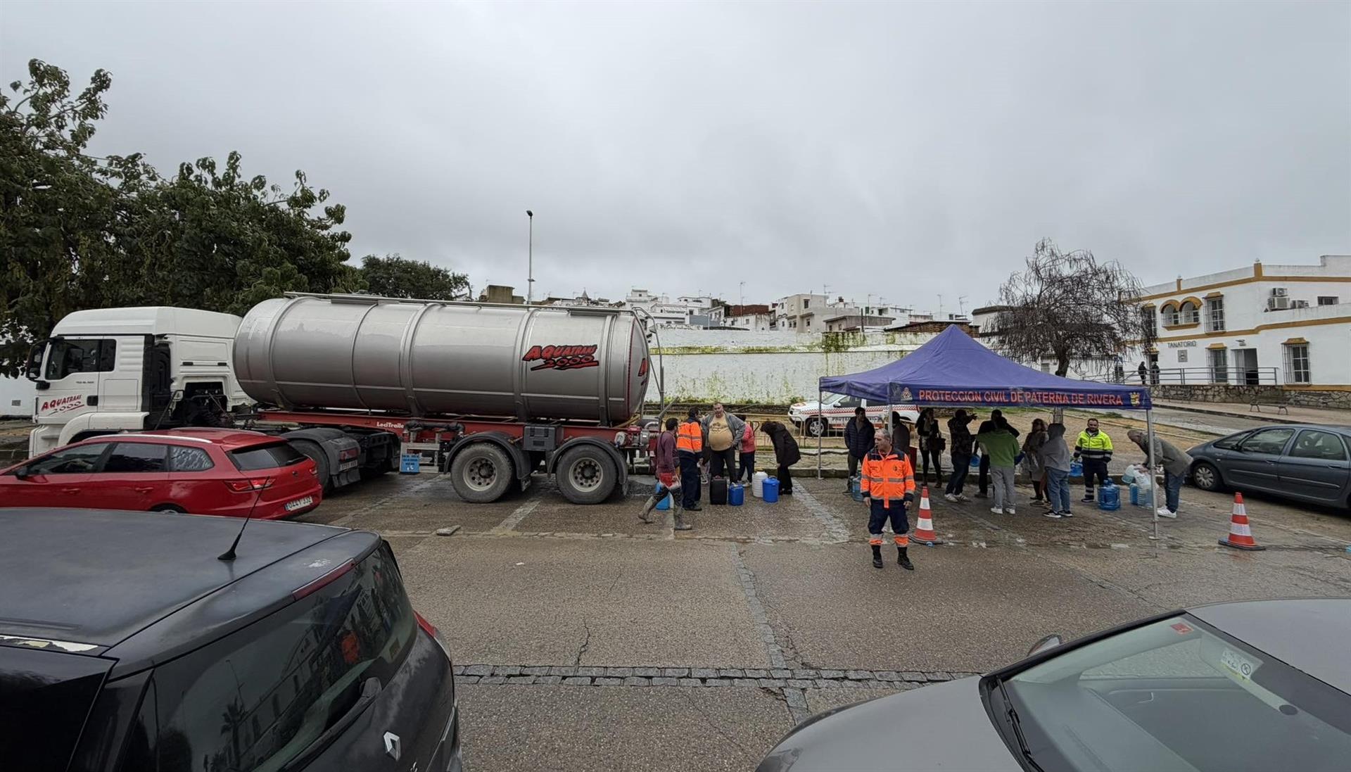 Camión cisterna en Paterna.
