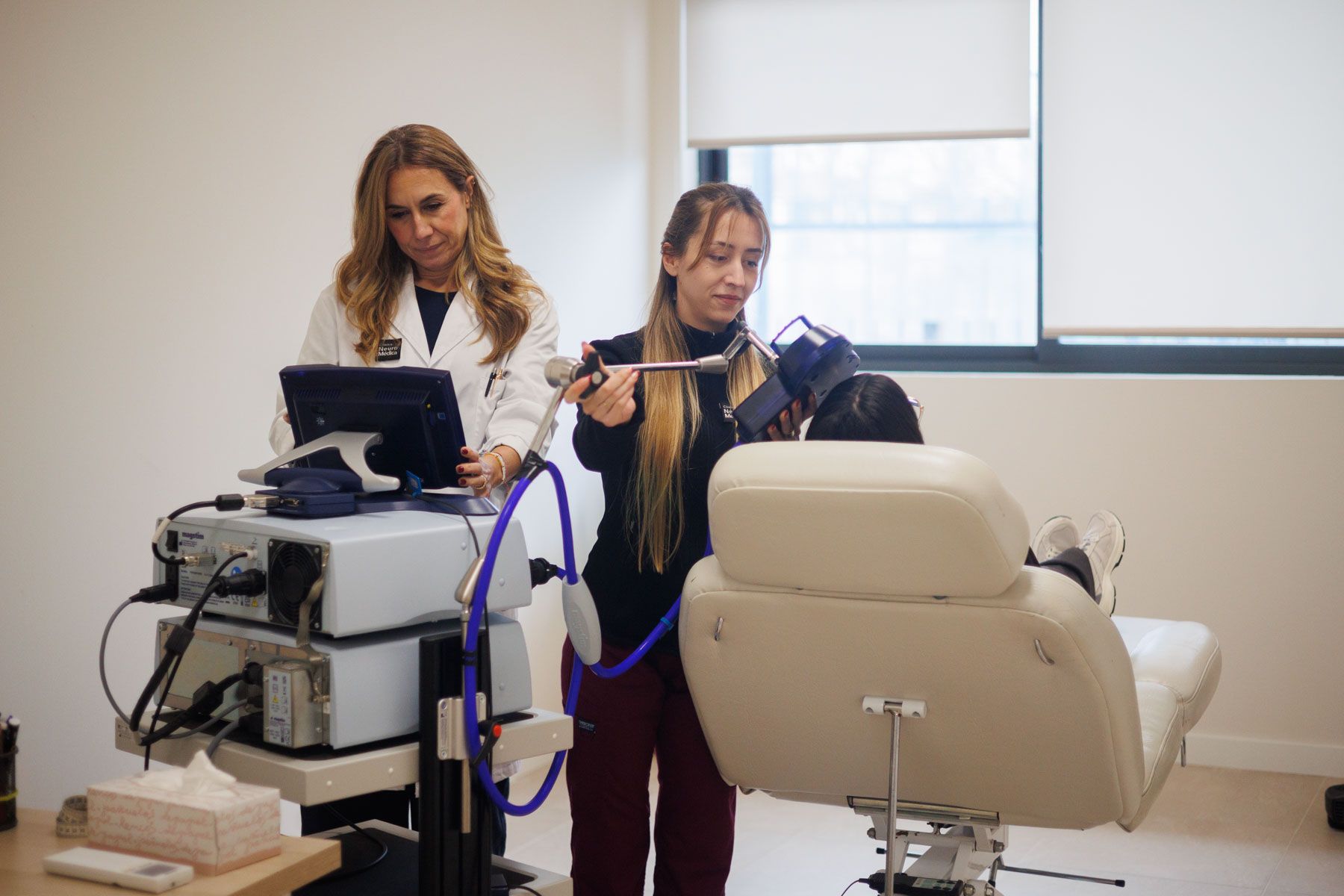 La doctora Carmen Porras, en la Clínica NeuroMédica de Jerez, en días pasados. La doctora Carmen Porras, en la Clínica NeuroMédica de Jerez, en días pasados.