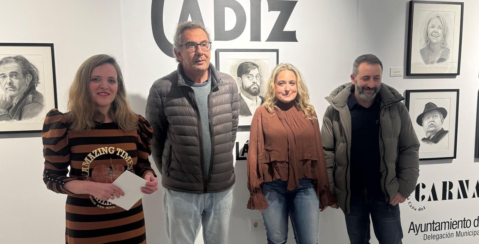 La teniente de alcalde de Cultura del Ayuntamiento de Cádiz, Maite González, en la inauguración de las exposiciones que dan inicio a la programación de la Casa del Carnaval. 
