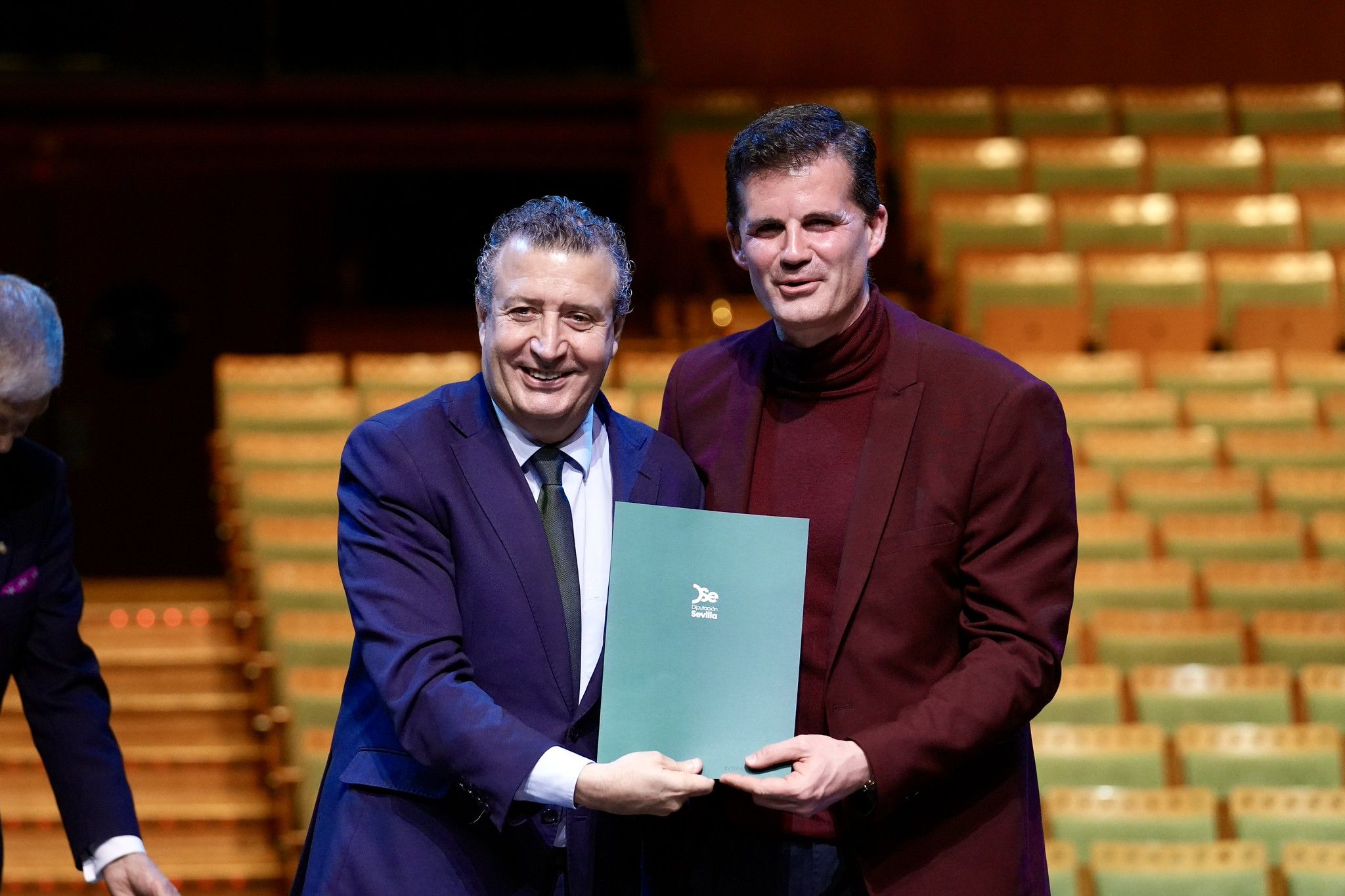 Javier Fernández, con Antonio Jesús Muñoz Quirós, alcalde de Estepa.