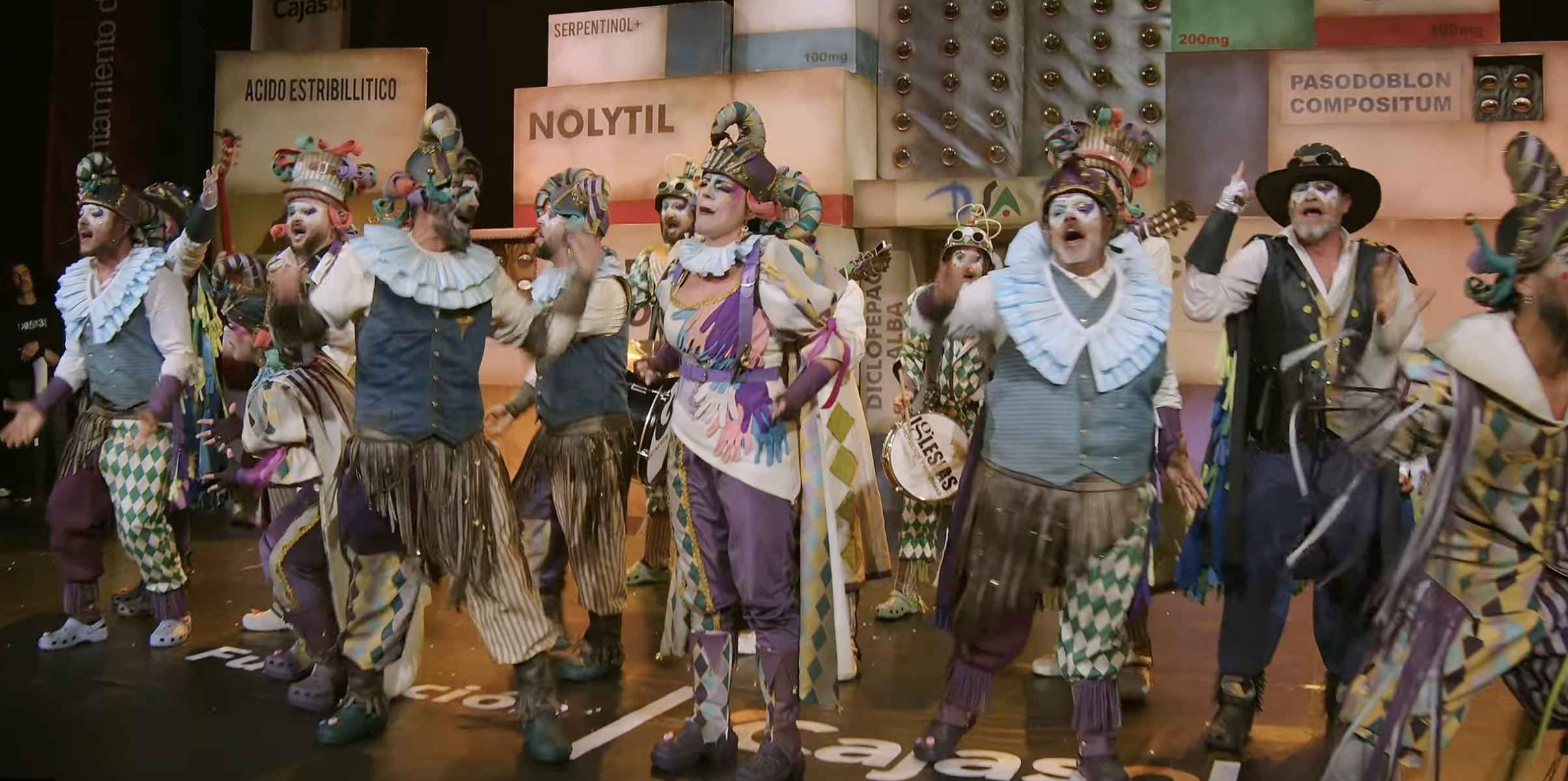 Un momento de la actuación de la comparsa de Jesús Bienvenido.