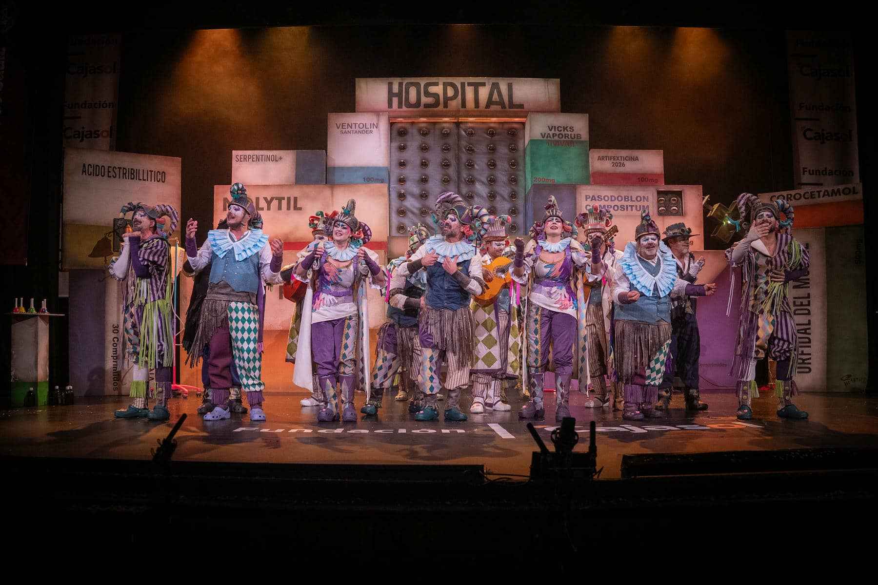 Un momento de la actuación de la comparsa de Jesús Bienvenido.   REYNA