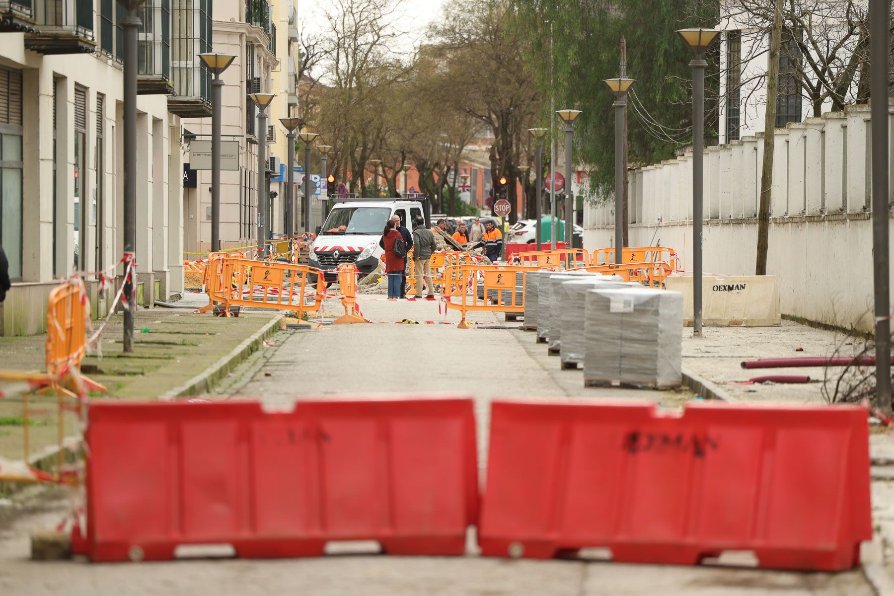Así se encuentra la calle Santo Domingo dos meses después de comenzar las obras.