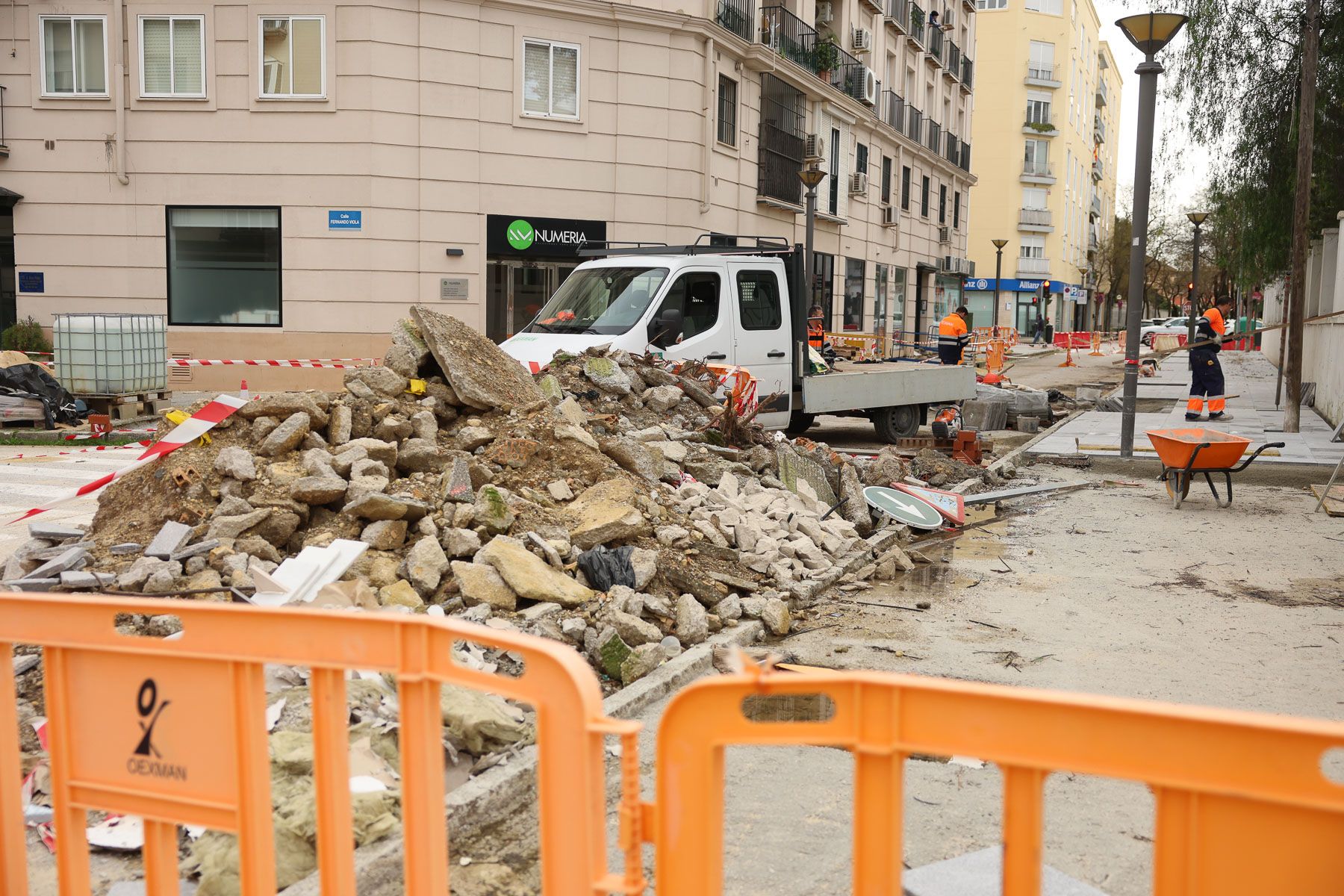 Avanzan las obras de la calle Santo Domingo, con retrasos por los temporales en Jerez.
