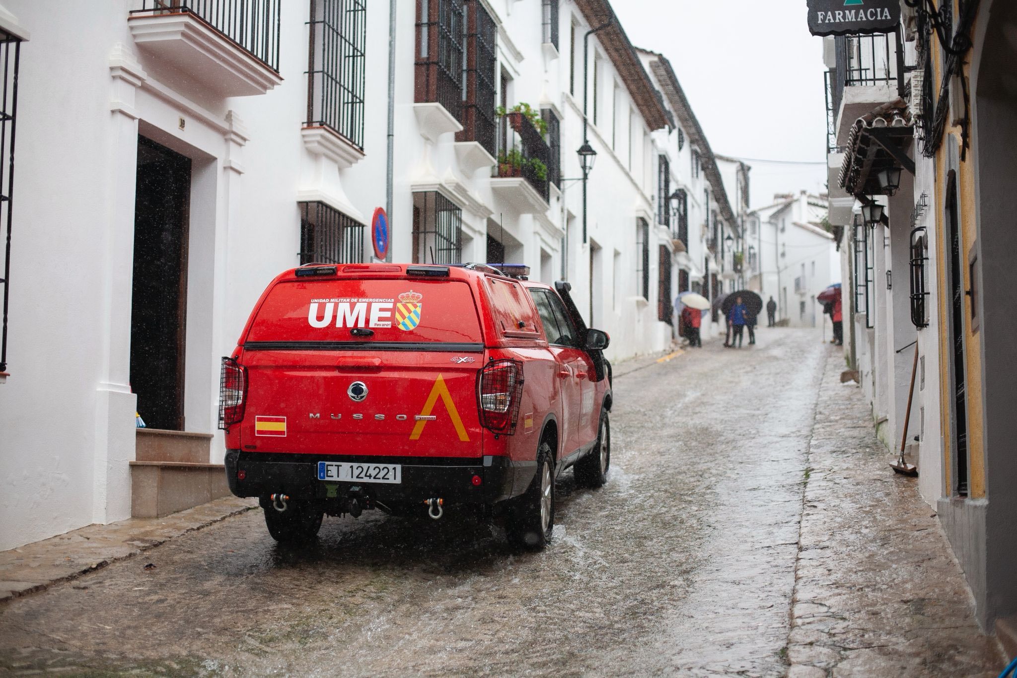 La UME en las calles de Grazalema.