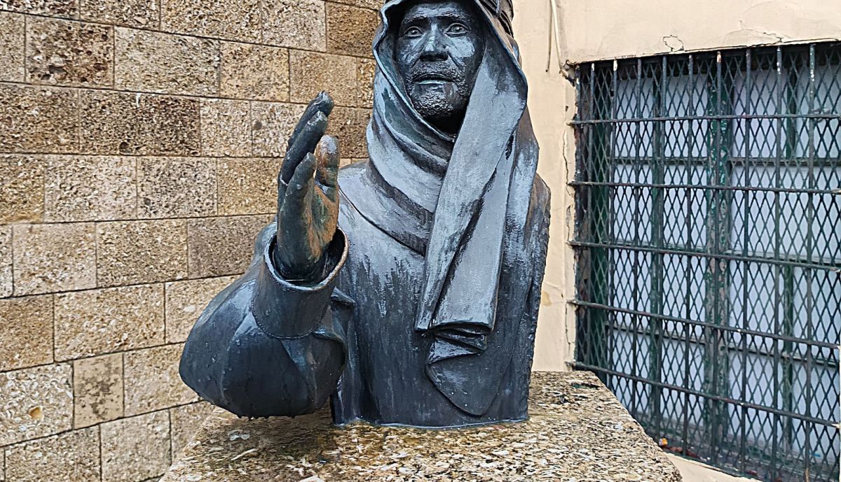 3 Monumento a Manuel Moreno Pavón, busto,  vista frontal