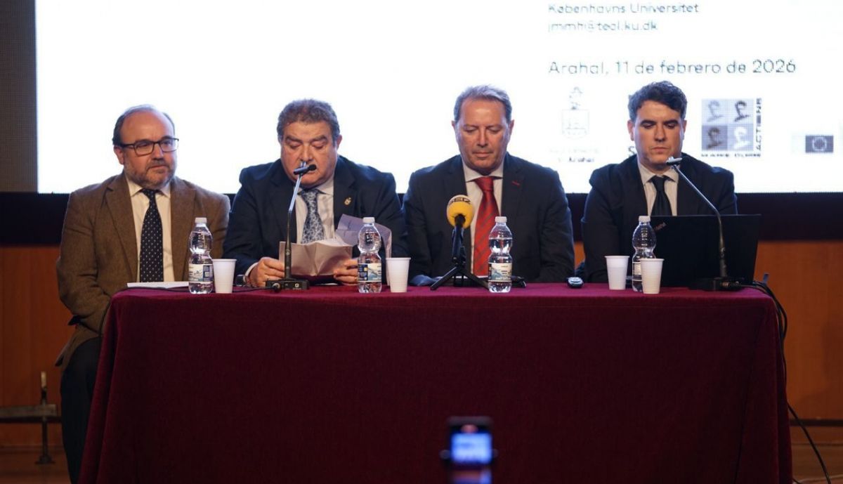 Un momento del acto de presentación de la Carta Patrimonial de Arahal. De derecha a izquierda, José María Martín, Paco Brenes, Rafael Martín y Alberto Sanromán.