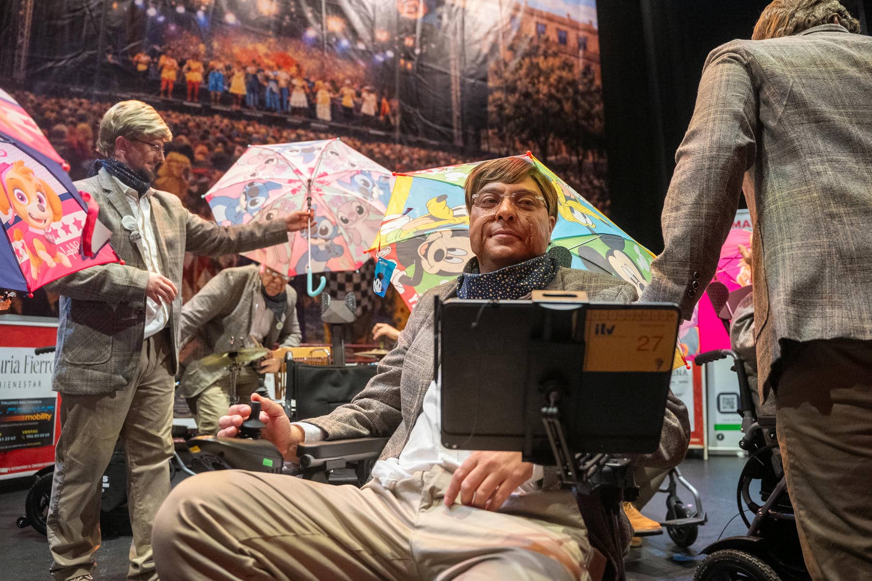 Un momento del pase de semifinales de 'Una chirigota en teoría', que van de Stephen Hawking.