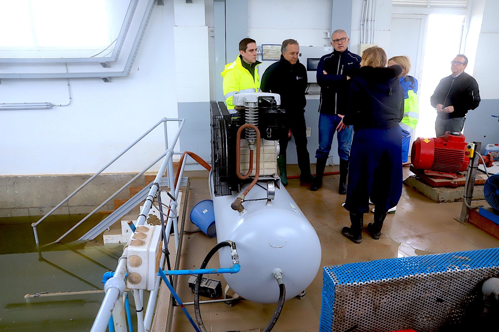 Jaime Espinar en una visita a la depuradora.