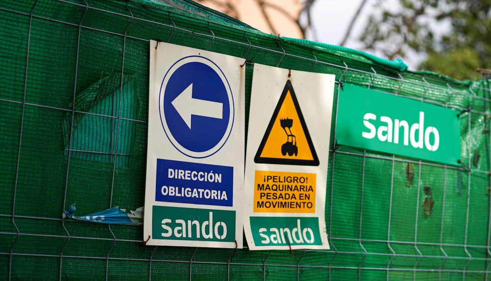 Vecinos de Los Remedios (Sevilla) firmas Defensor del Pueblo uso suelo publico Altadis 04