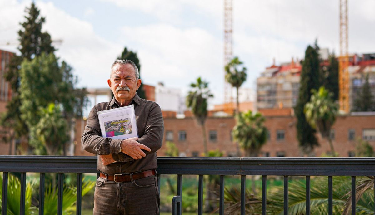 Vecinos de Los Remedios (Sevilla) firmas Defensor del Pueblo uso suelo publico Altadis 11
