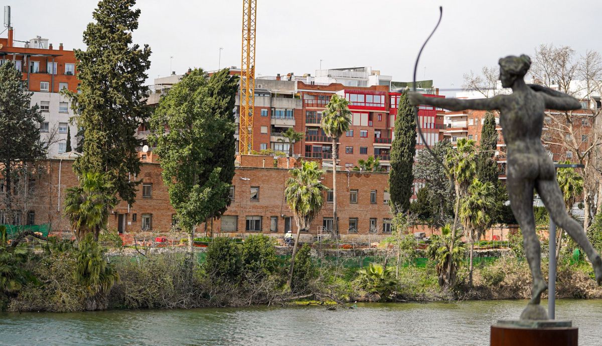 Vecinos de Los Remedios (Sevilla) firmas Defensor del Pueblo uso suelo publico Altadis 12