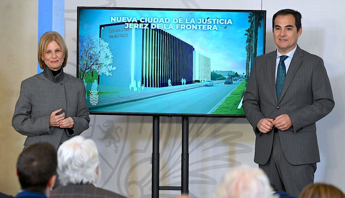 La alcaldesa , María José García Pelayo y el consejero de Justicia, José Antonio Nieto, presentando la nueva Ciudad de la Justicia de Jerez