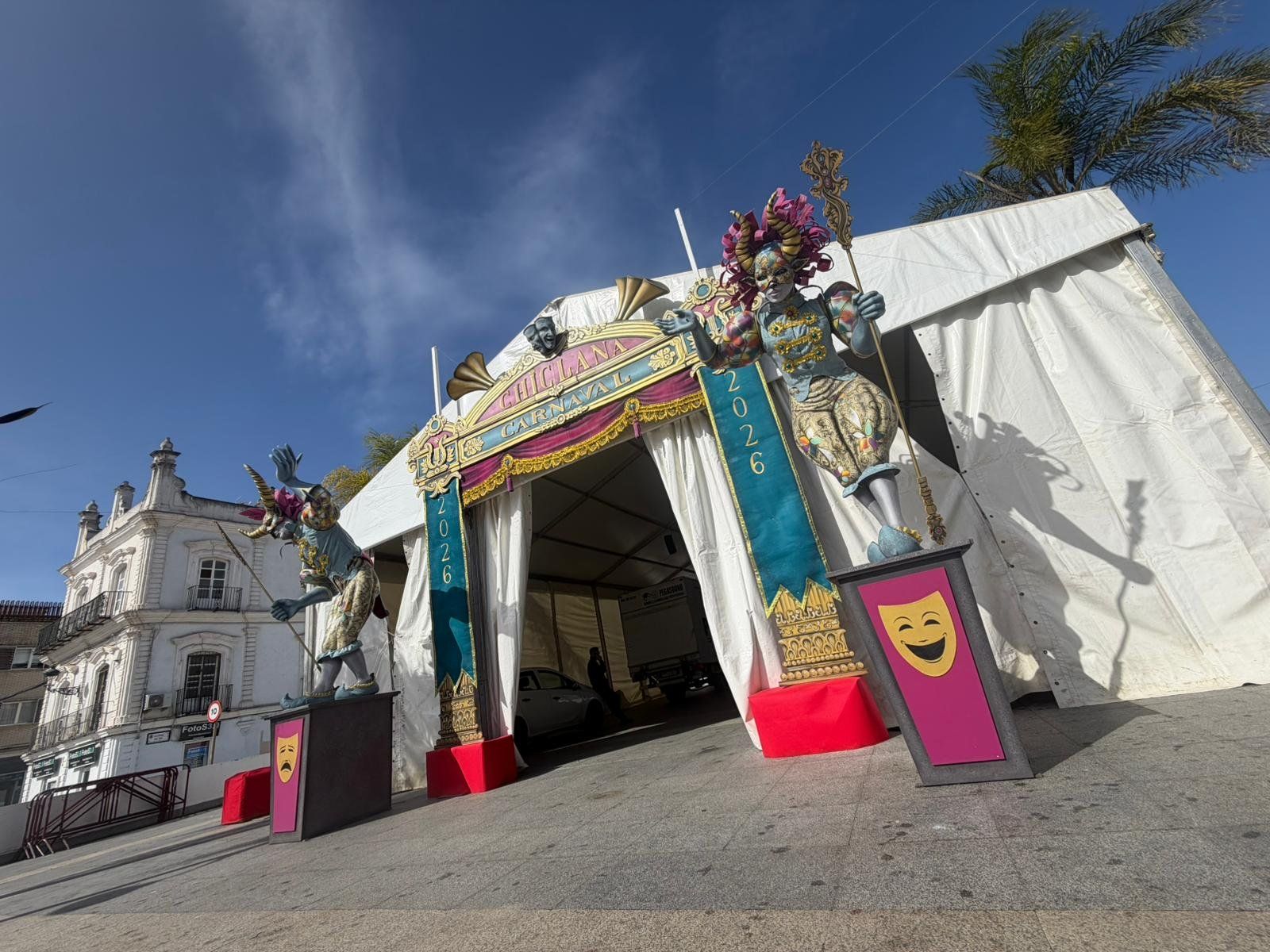 Así luce la carpa del Carnaval en Chiclana. Así luce la carpa del Carnaval en Chiclana.