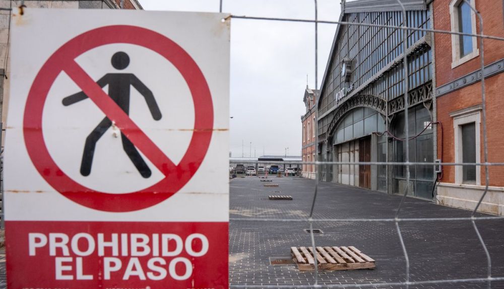 Plaza Sevilla   estacion de Renfe  aparcamientos   nueva estacion hall   Cádiz 2